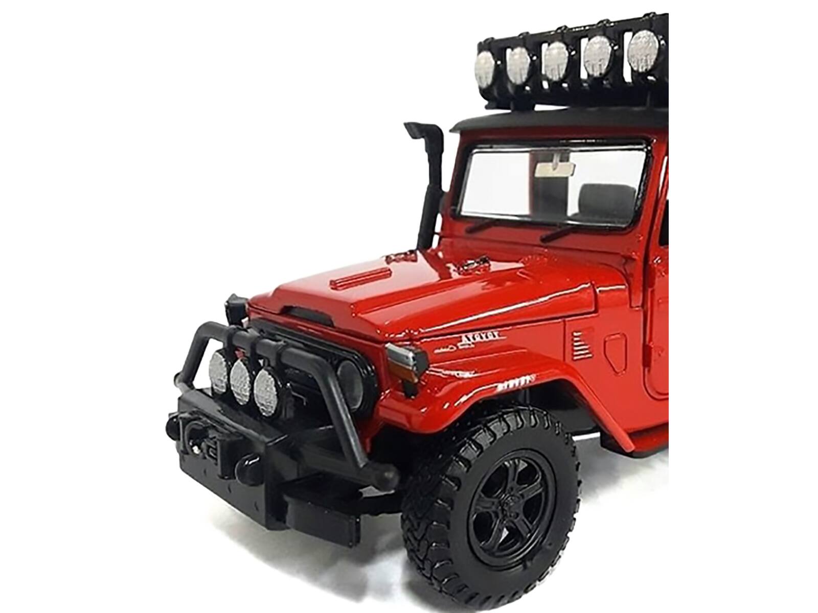 Alt View 2. Motormax - Toyota FJ40 Land Cruiser Red "4x4 Overlanders" Series 1/24 Diecast Model Car by Motormax.
