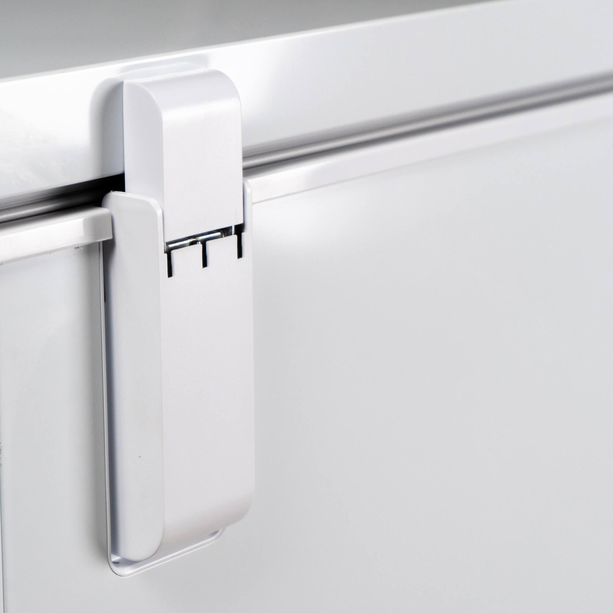 Alt View 4. Danby - 5.0 cu. ft. Chest Freezer - White - White.