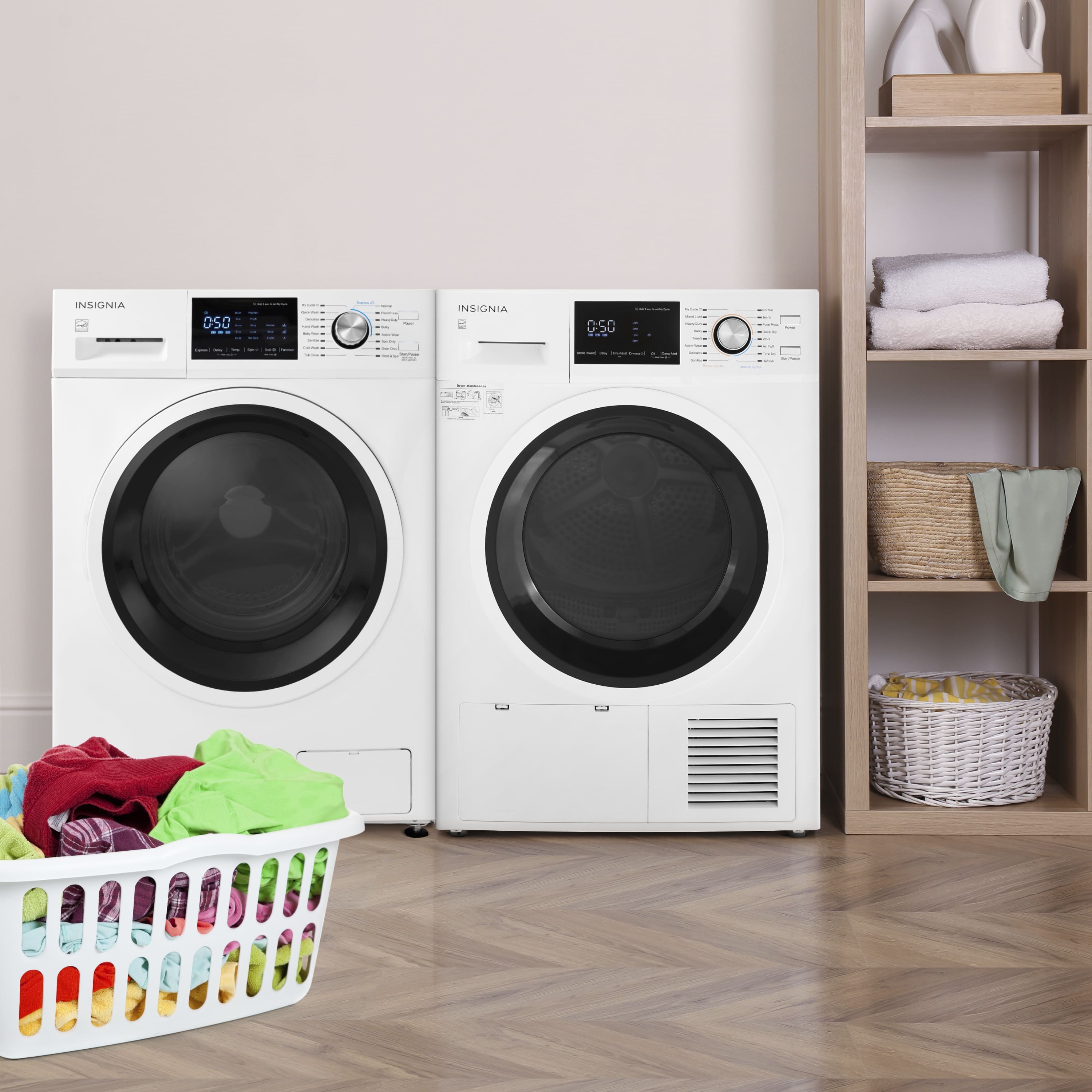 INSIGNIA ee 0S0 e - INSIGNIA . OSO : - |