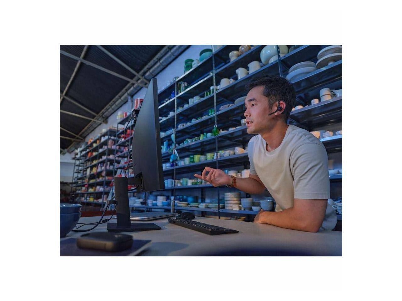 Alt View 8. HP - HP ProBook 4 G1i 14" Touch - Intel Core Ultra 7 - 16GB - 512GB SSD - Pike Silver - Win 11 Pro - Webcam - Wi-Fi 6 - Meteor Silver.