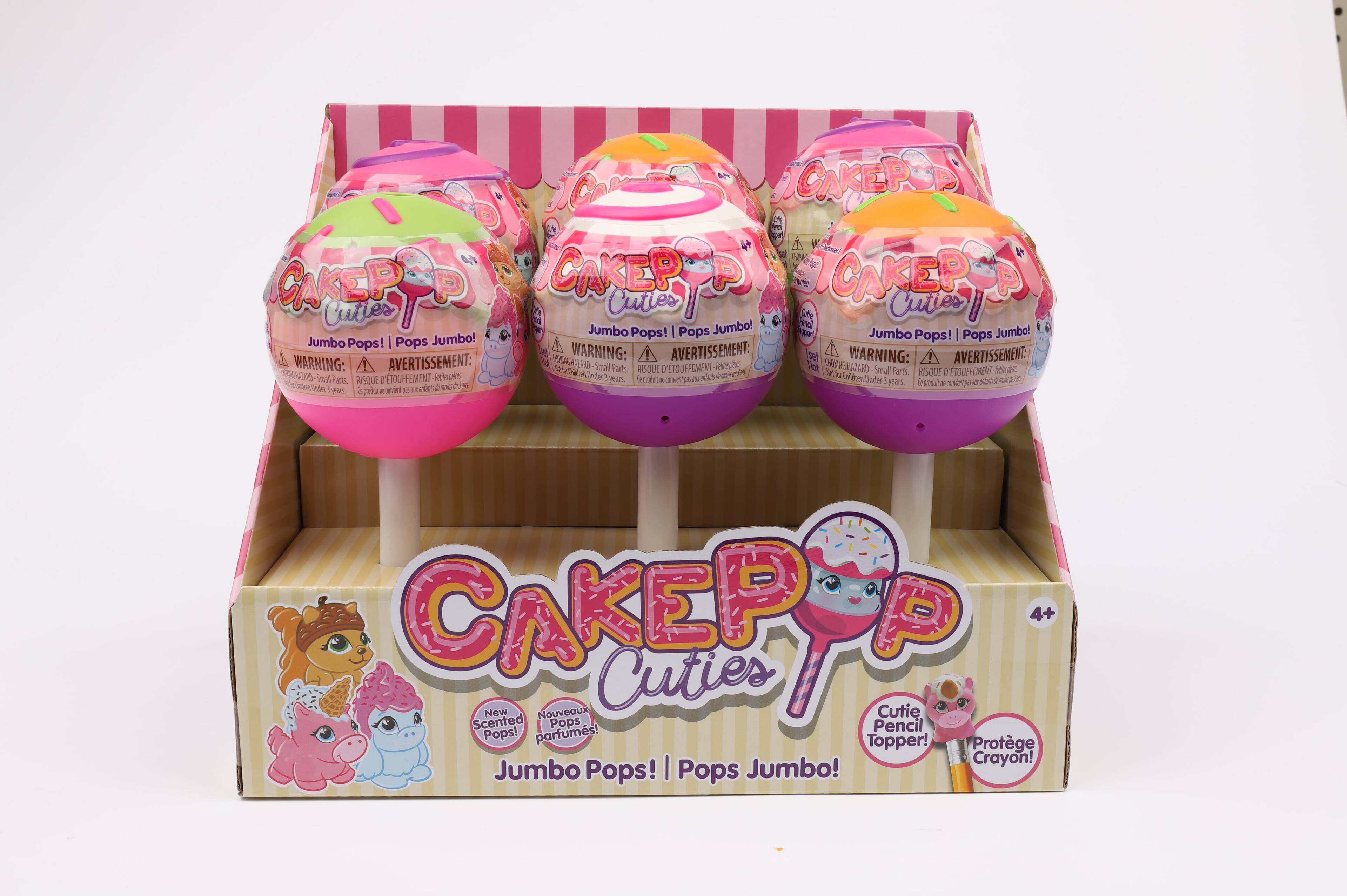 **CAKEPOP Cuties**

**Jumbo Pops! | Pops Jumbo!**

**WARNING: CHOKING HAZARD - Small Parts. Not for children under 3 years.**

**AVERTISSEMENT: RISQUE D'ÉTOUFFEMENT - Petits pièces. Ne convient pas aux enfants de moins de 3 ans.**

**New Scented Pops! Nouveaux parfums!**

**Cutie Pencil Topper! Protège Crayon!**

**4+**