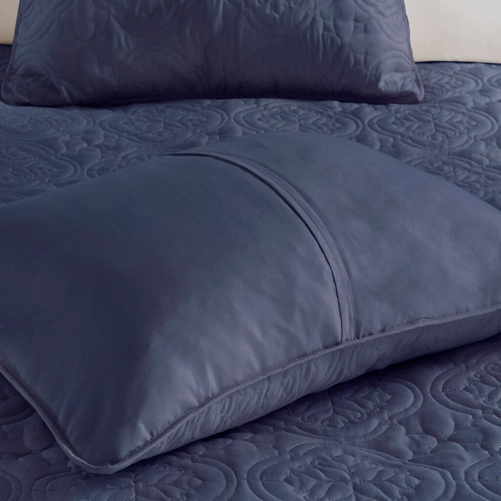 Alt View 2. Gracie Mills - Gracie Mills McCormick 3 Piece Reversible Bedspread Set - Navy.