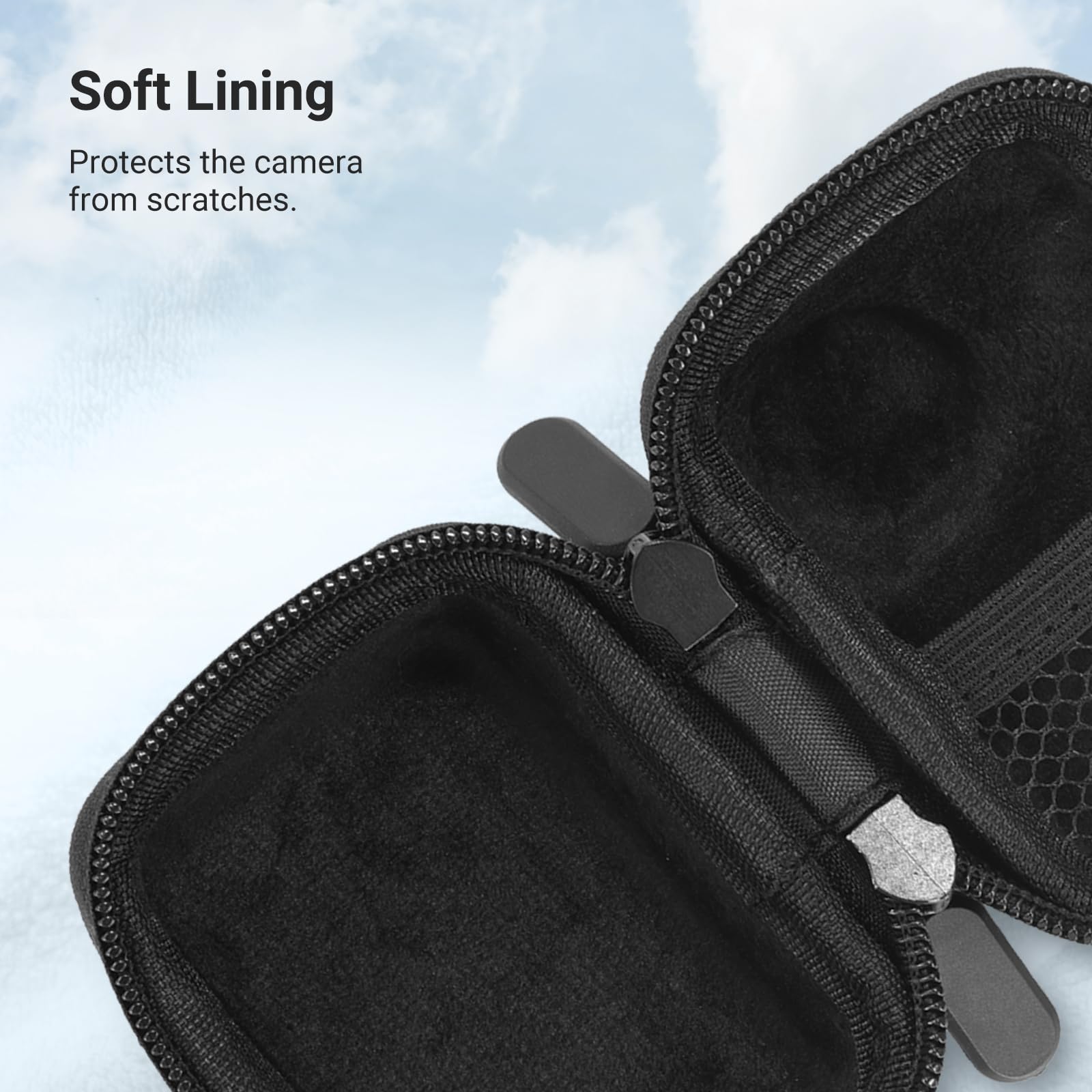 Soft Lining  
Protects the camera from scratches.