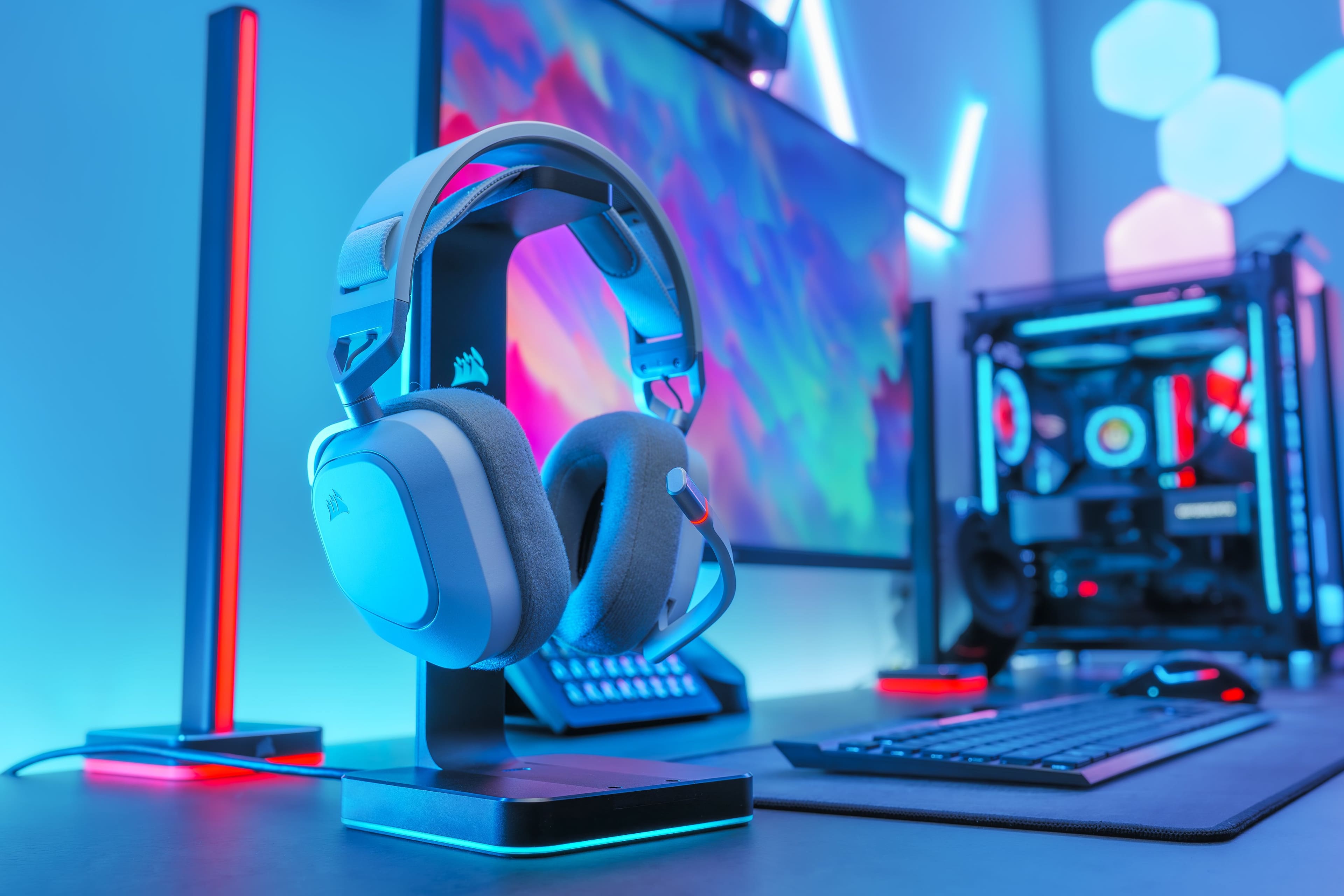 Alt View 18. CORSAIR - HS80 RGB Wireless Gaming Headset for PC, Mac, PS5, PS4 - White.