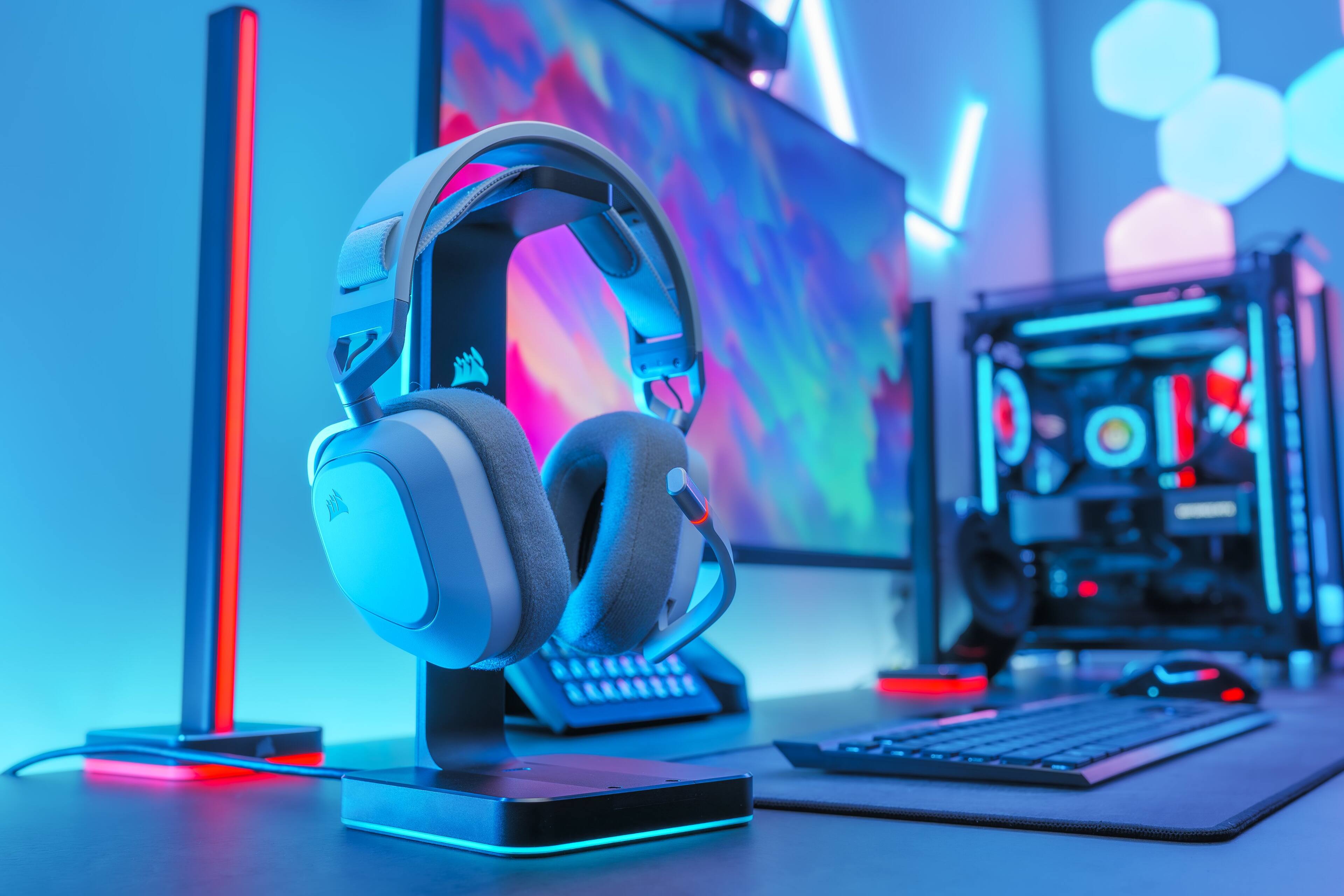 Alt View 18. CORSAIR - HS80 RGB Wireless Gaming Headset for PC, Mac, PS5, PS4 - White.