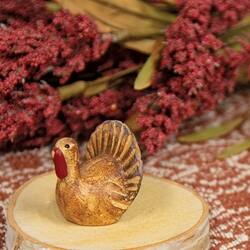 Angle. BreeBe - 6/Set Resin Turkeys in Crate - Natural, Red.