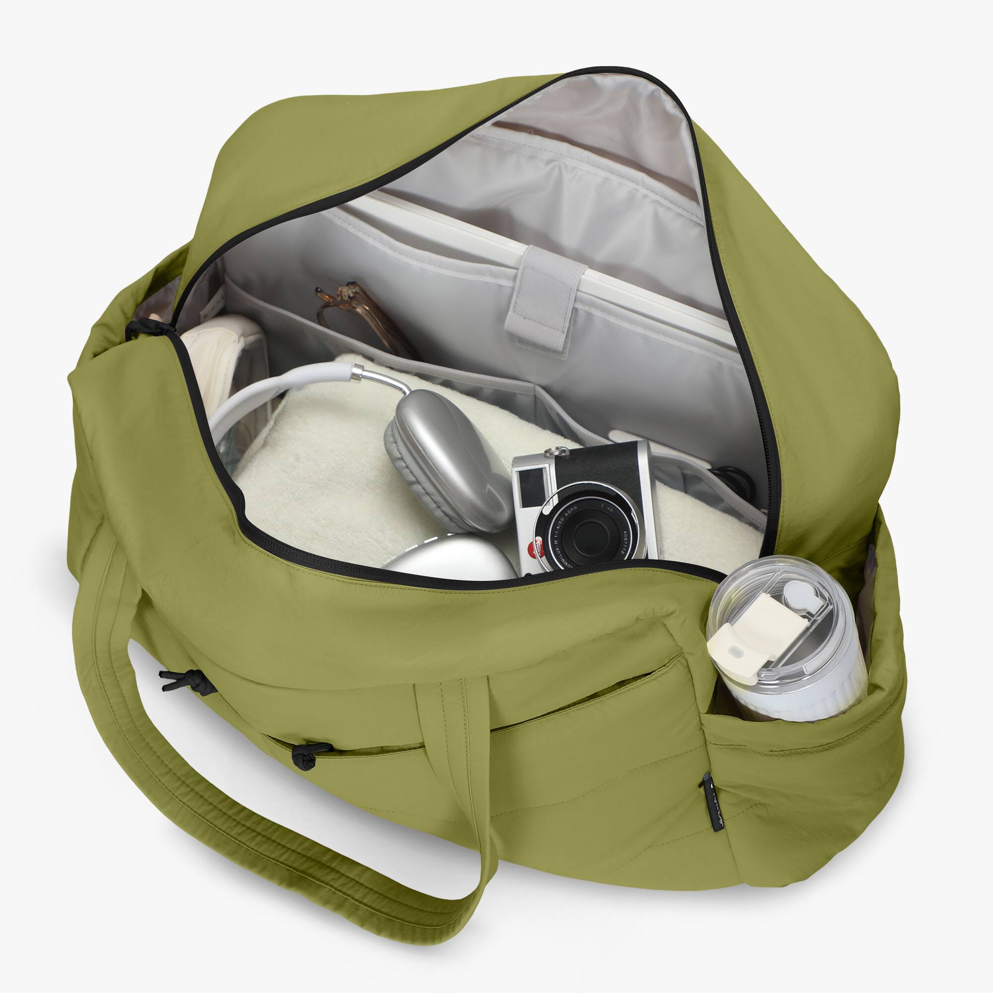 Angle. Hynes Eagle - Everyday Weekender Travel Duffel - Olive Green.
