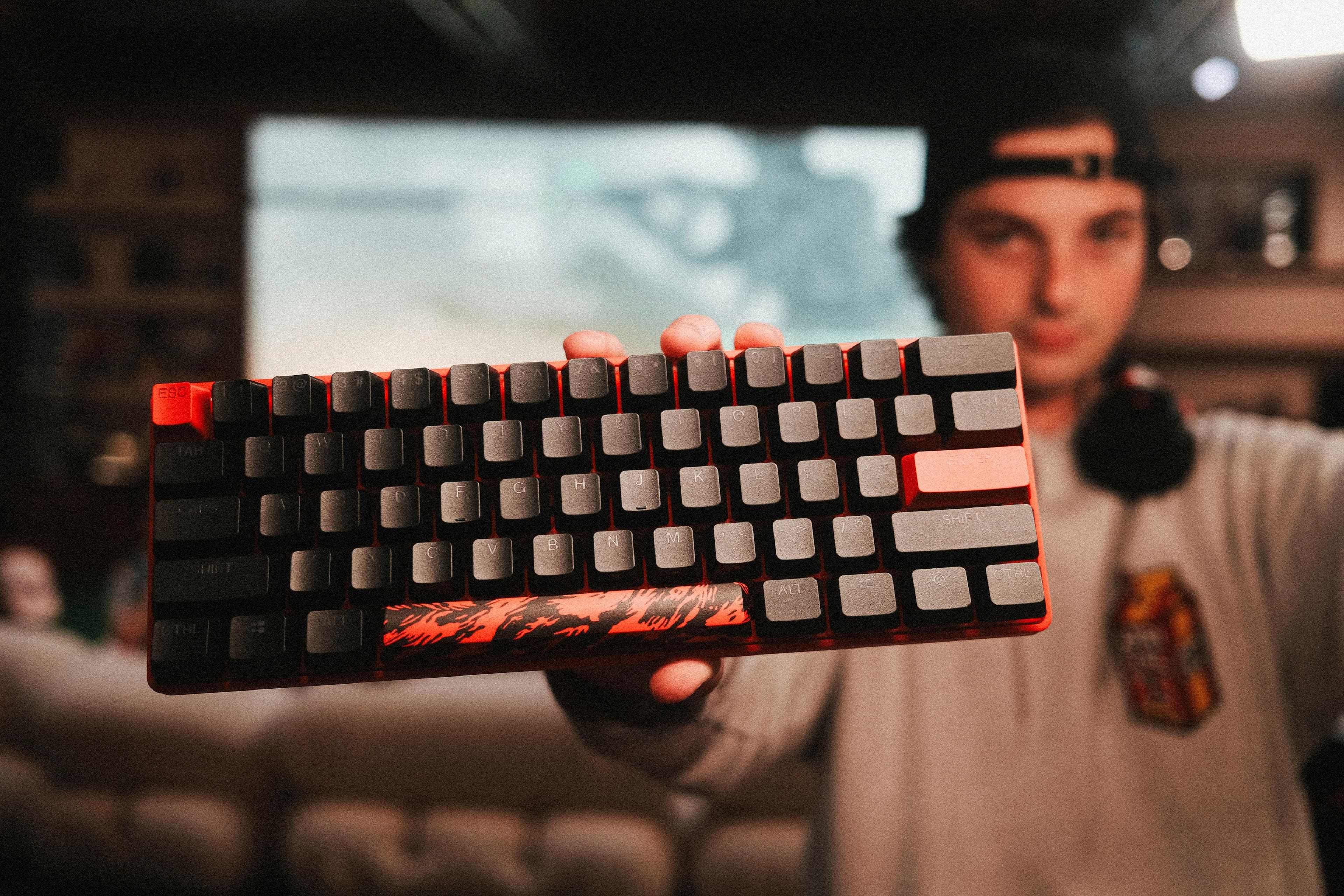 ESC F1-F12 11 3 # $ S I 3 < 1 & a 2I 0 e 1 5 T O C F V G B I N 4 = M K ALT dF SHOF THIS SATI