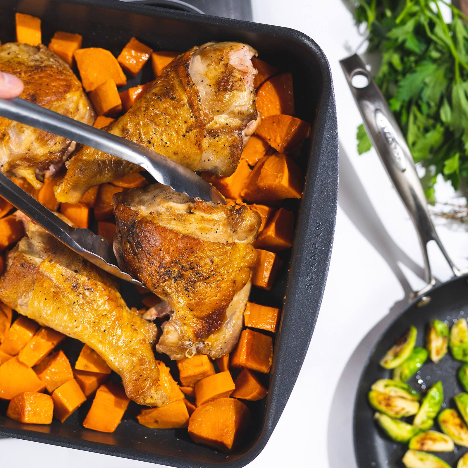 Alt View 6. Scanpan - Classic 15.25" x 10.5" Roasting Pan, 5.25 Qt. - Black.