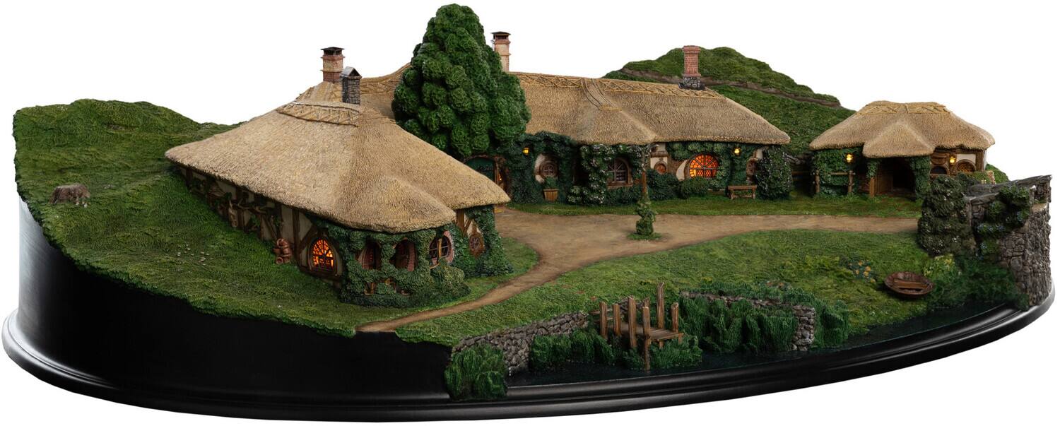 Alt View 3. Weta Workshop - Weta Workshop Limited Edition Polystone - The Lord of the Rings Trilogy - The Green Dragon Inn - COLLECTIBLES - Multicolor.
