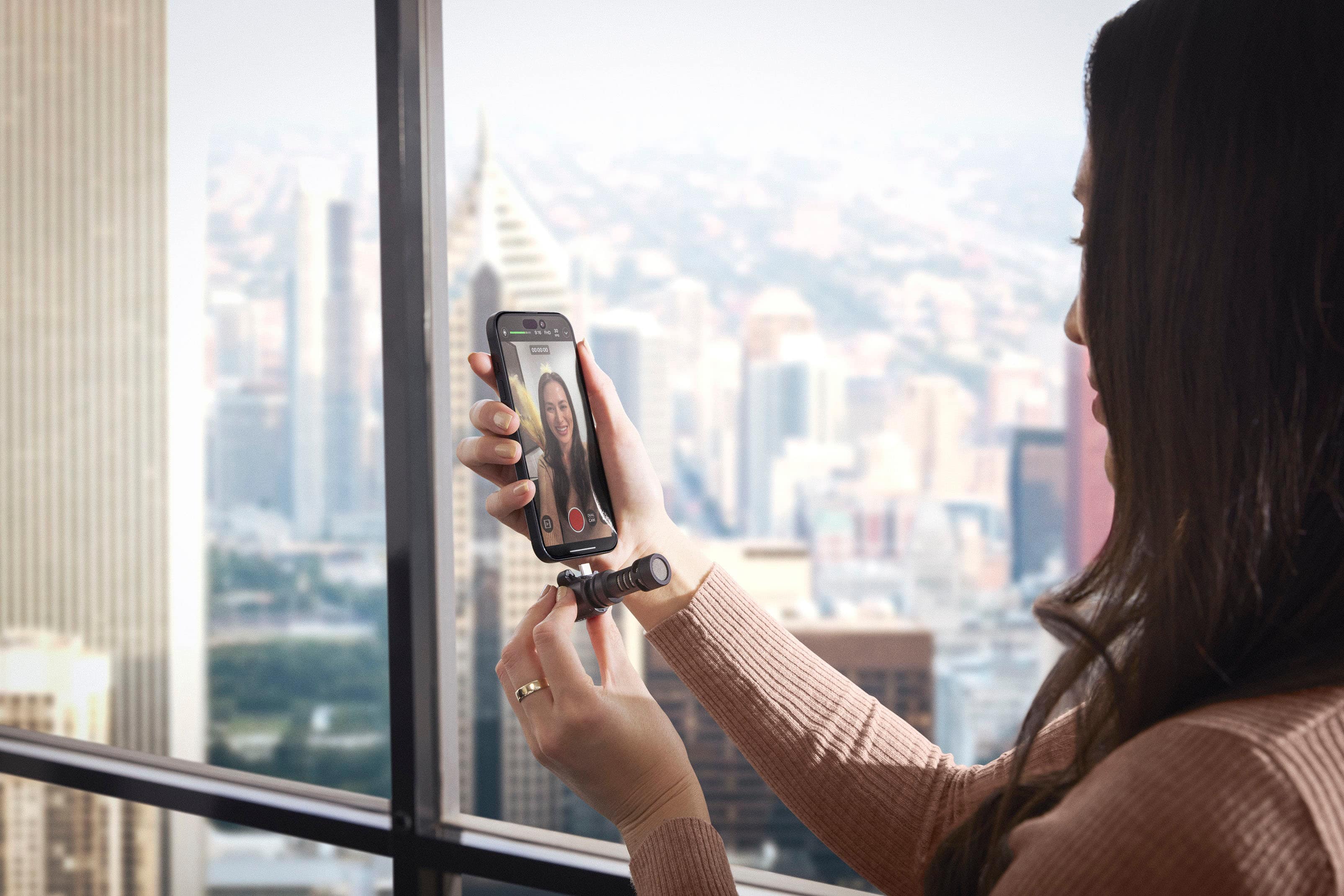 Alt View Zoom 18. RØDE - VIDEOMIC ME-C+ Directional Microphone for USB-C Mobile Devices - Black.