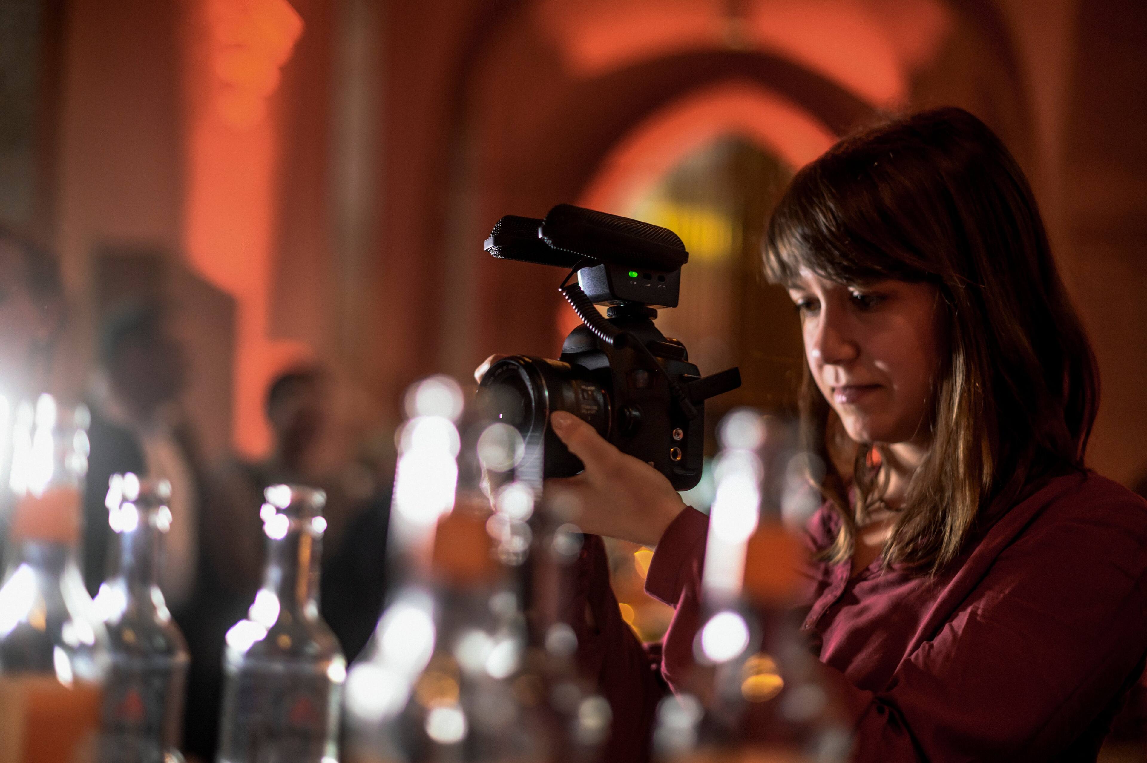 Alt View 22. Sennheiser - MKE 440 Compact Stereo Shotgun Microphone with 3.5mm Connector for Cameras - Black.