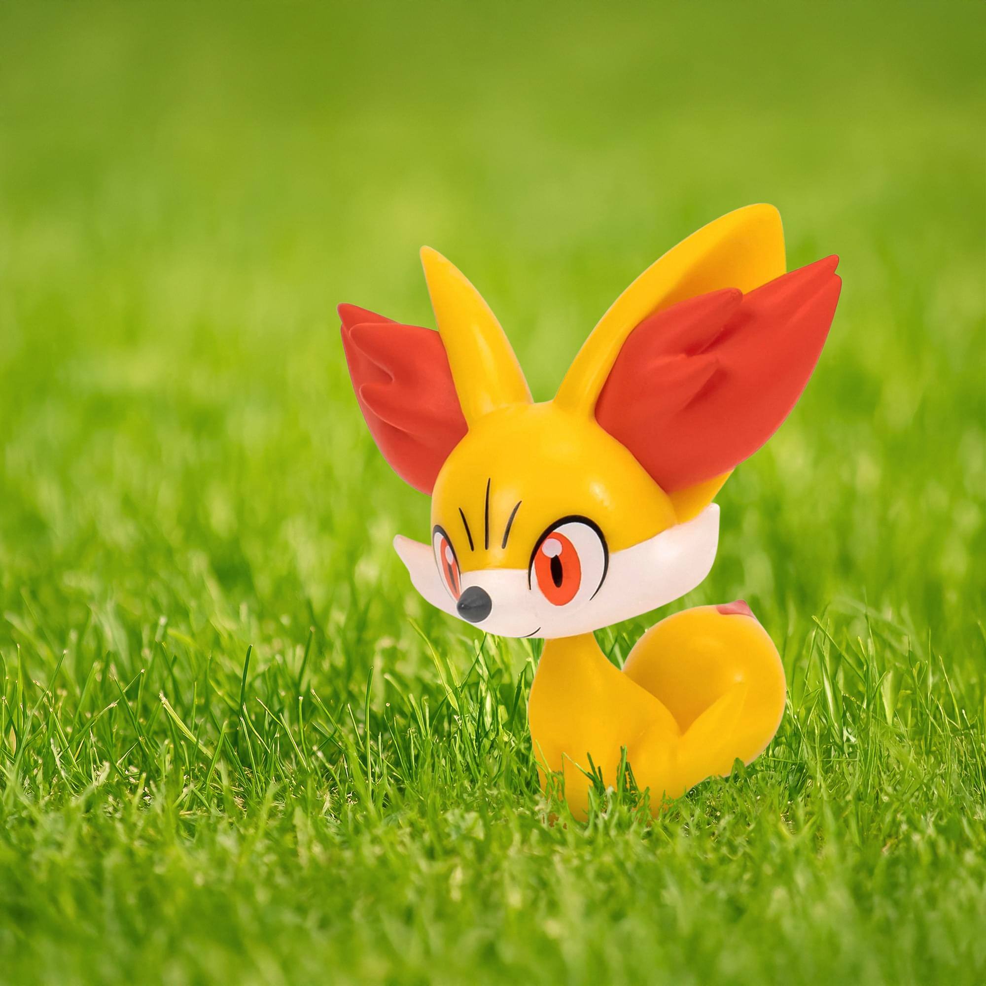 Alt View 4. Pokémon - Pokemon Clip N Go Poke Ball Set | Fennekin - Multi-Colored.