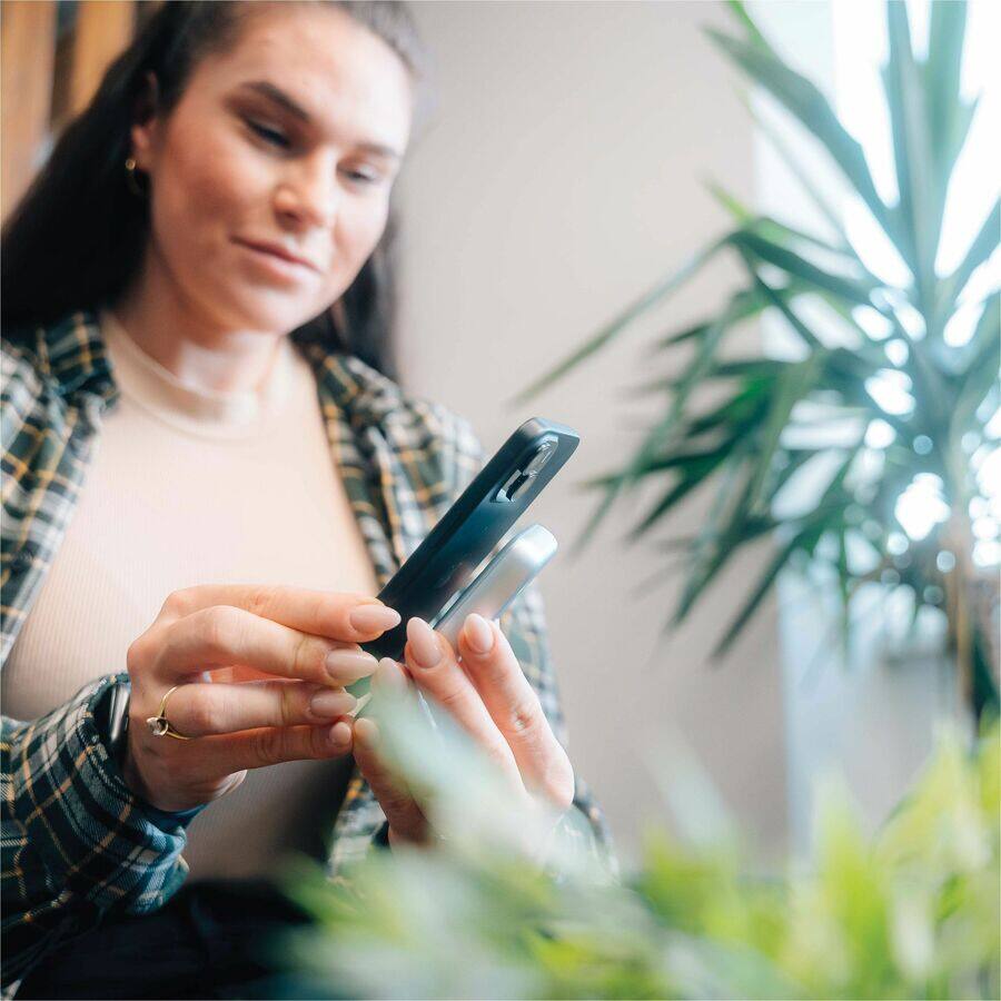 Alt View 1. Verbatim - Verbatim Charge 'n' Go Magnetic Wireless Power Bank 10000 mAh - Blue - 10000 mAh - 20 W - USB Type-C Connector - 1 x USB.