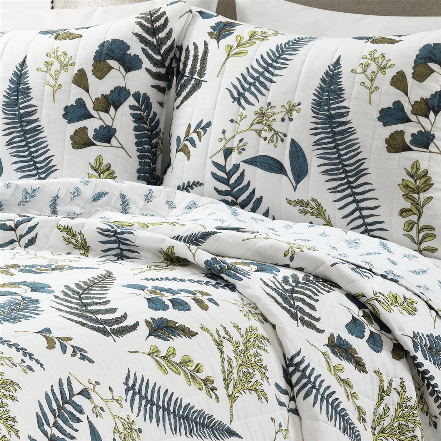 Left. Hivvago - Full/Queen Reversible Cotton Lightweight Floral Fern 3 Piece Quilt Set - White, Blue, Green.