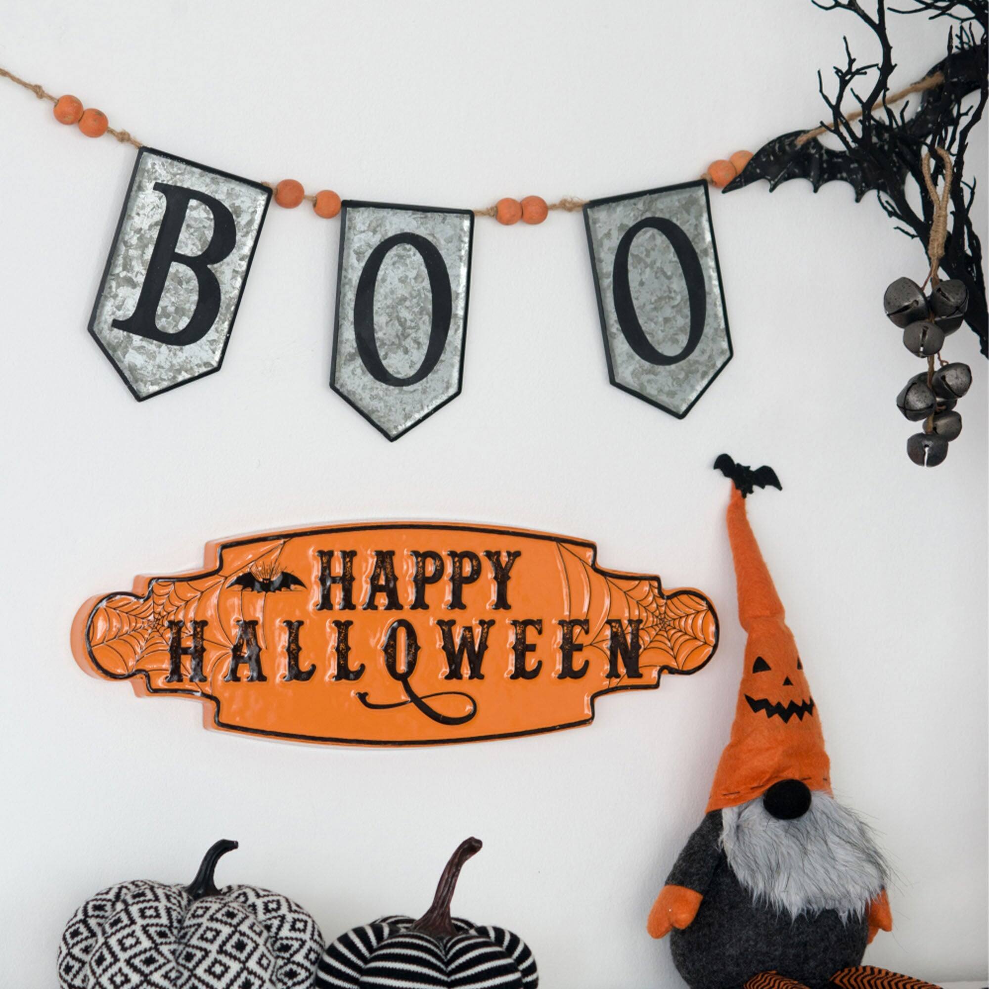 BOO  
HAPPY HALLOWEEN