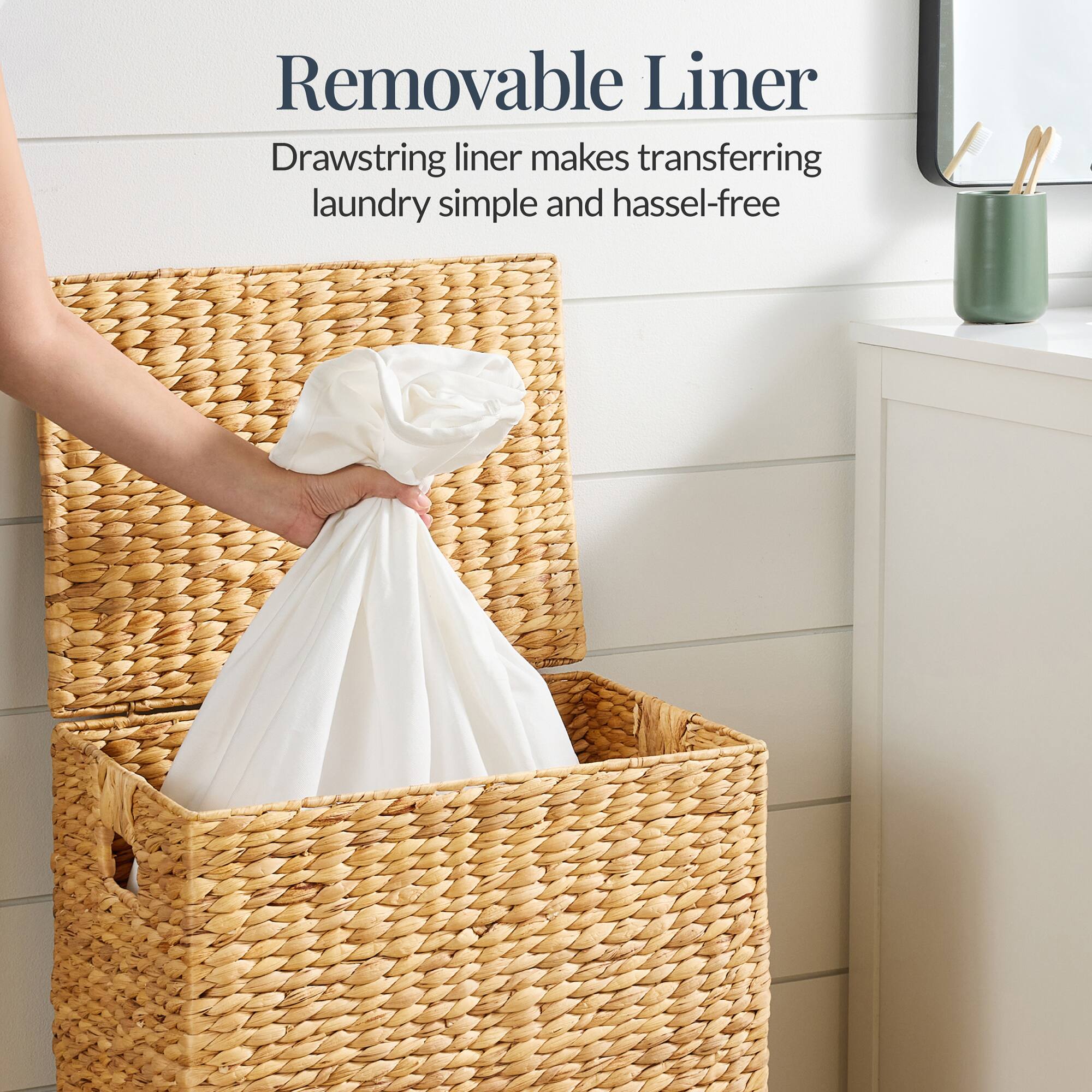 Removable Liner  
Drawstring liner makes transferring laundry simple and hassle-free