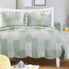 Barefoot Bungalow - Greenland Home Fashions Juniper Geometric Patterns and Scalloped Borders Comfort Quilt Set 3-Piece - King 105x95" - Sage