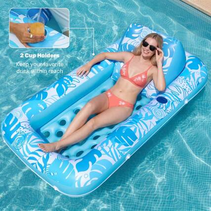 2 Cup Holders
Keep your favorite drink within reach