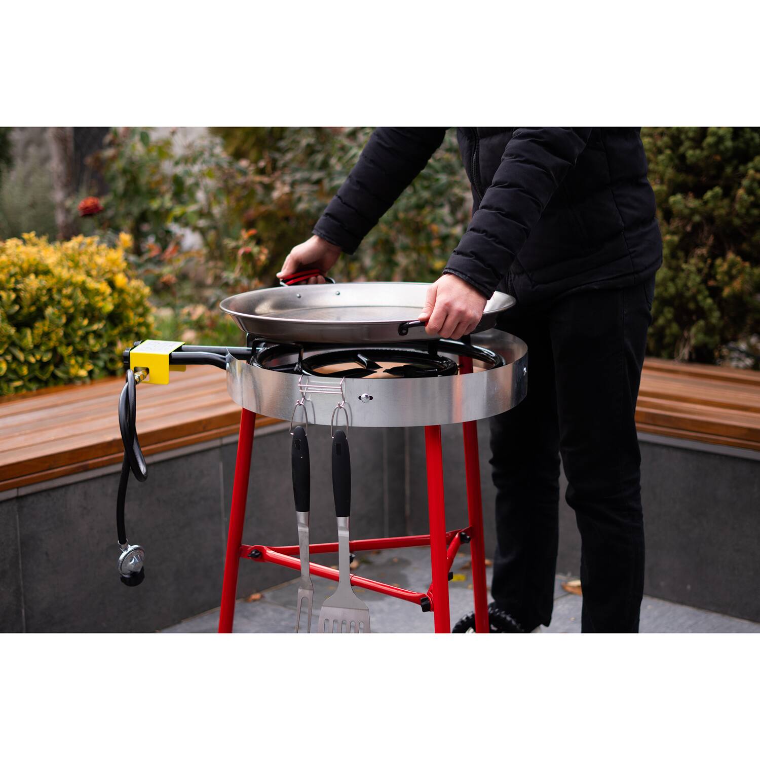 Left. Ringg - Chef Series Pro Kit, Paella Pan, Dual Gas Burners, Stand for 20 Servings - Multicolored.