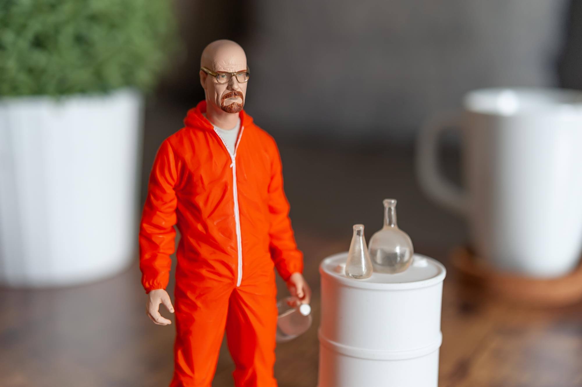 Alt View 4. Mezco Toyz - Breaking Bad Walter White In Orange Hazmat Suit Figure | Measures 6 Inches Tall - Orange.