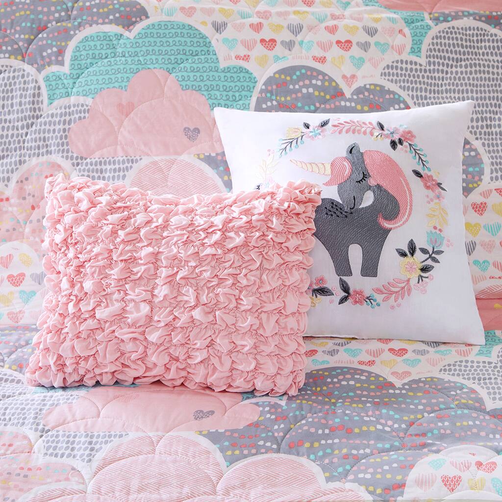 Alt View 1. Gracie Mills - Gracie Mills Eowyn Whimsical Cloud 5-Piece Reversible Cotton Quilt Set with Decorative Pillows - Pink.