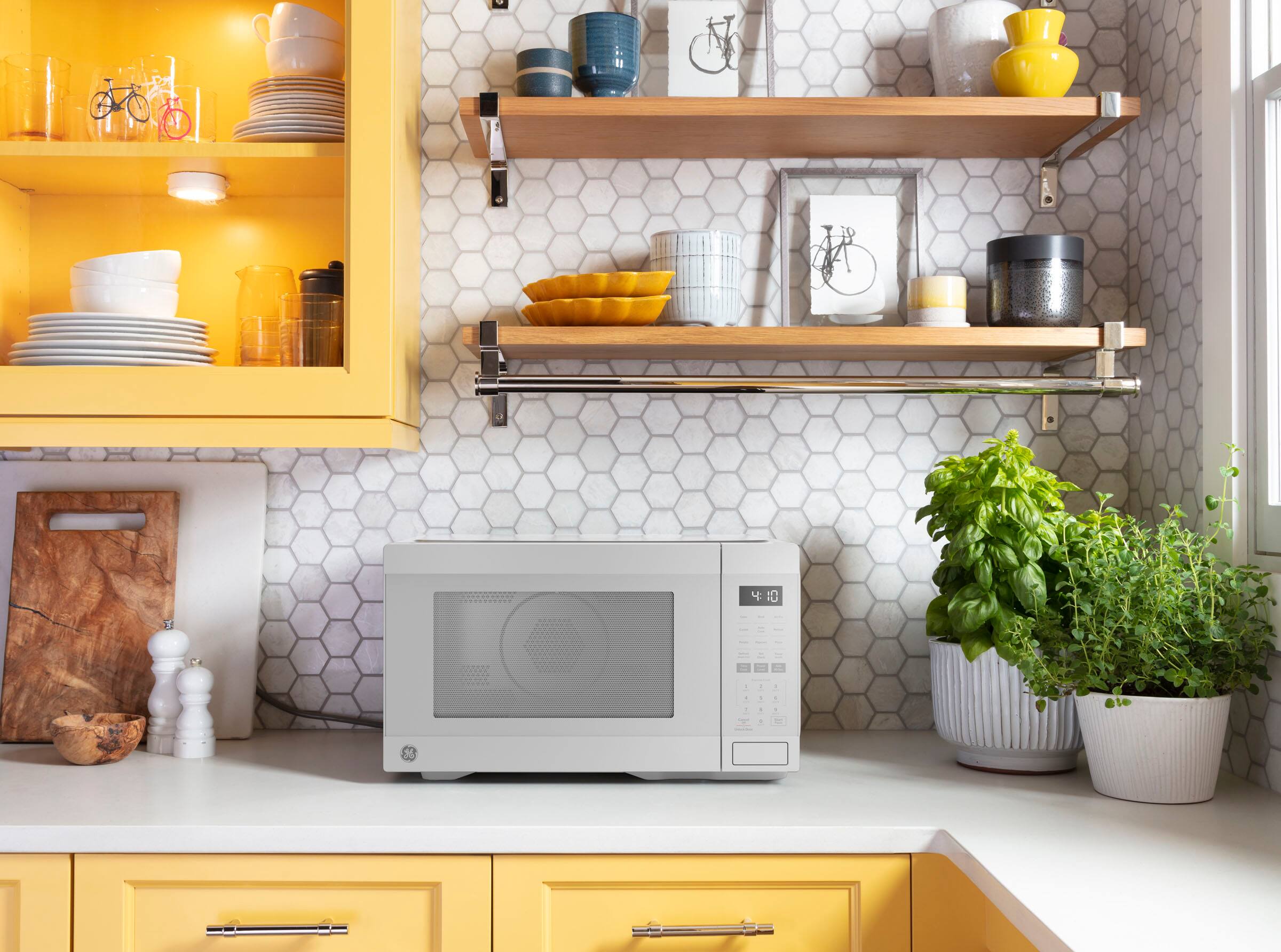 Alt View 2. GE - 1.0 Cu. Ft. Countertop Convection Microwave with Convection and Air Fry - White.