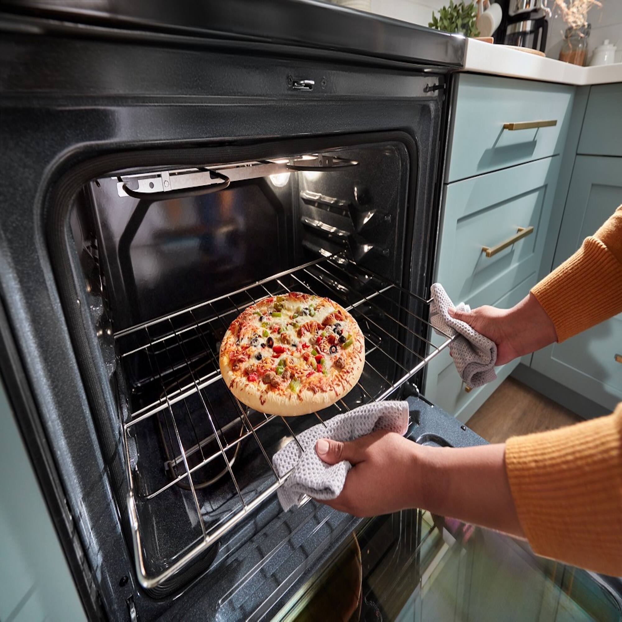 Alt View 12. Whirlpool - 5.3 Cu. Ft. Freestanding Electric Range with Cooktop Flexibility - Black.