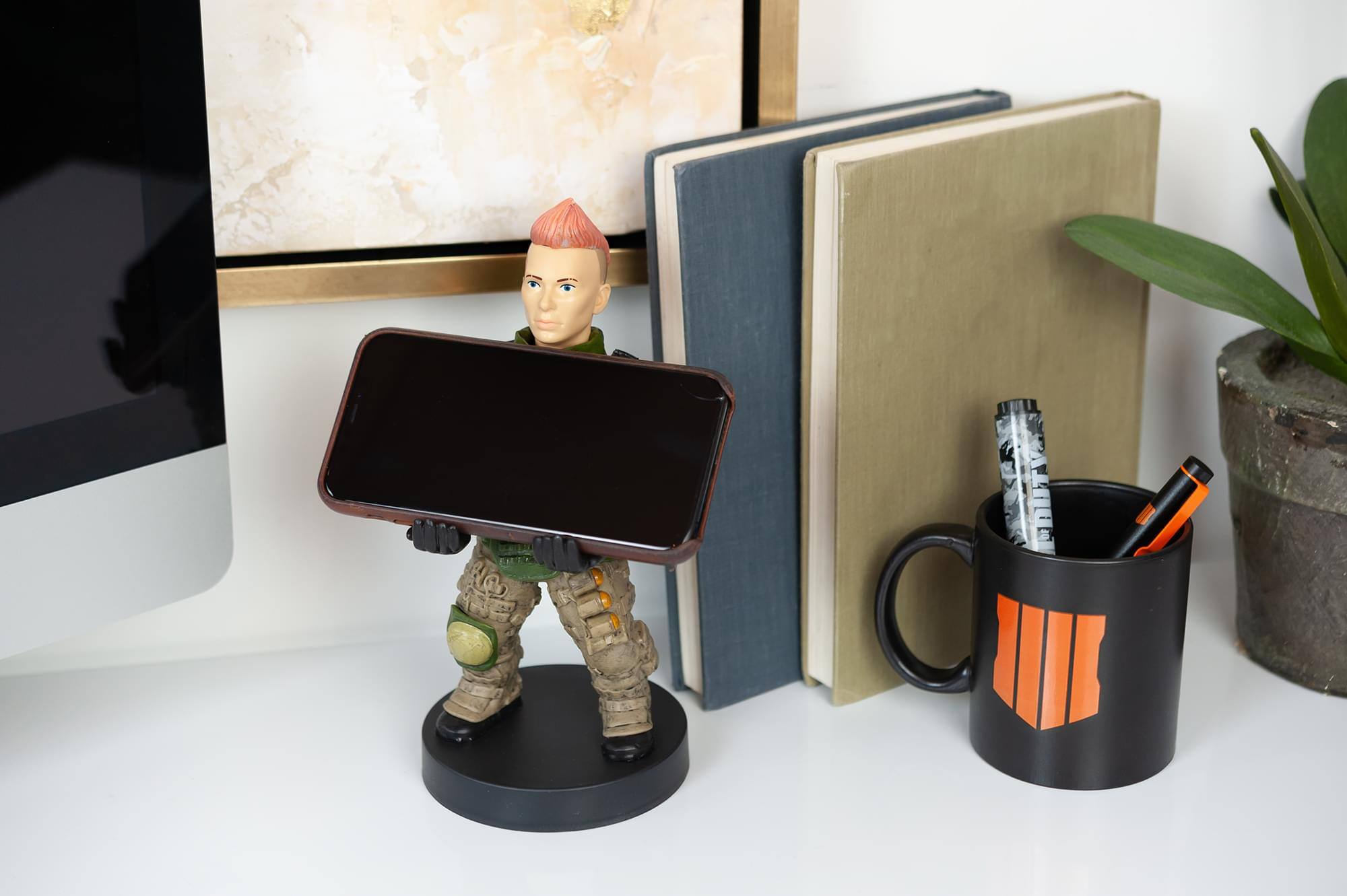 Alt View 3. Exquisite Gaming - Call Of Duty Specialist #1 Battery Cable Guy 8-Inch Phone & Controller Holder - Green.