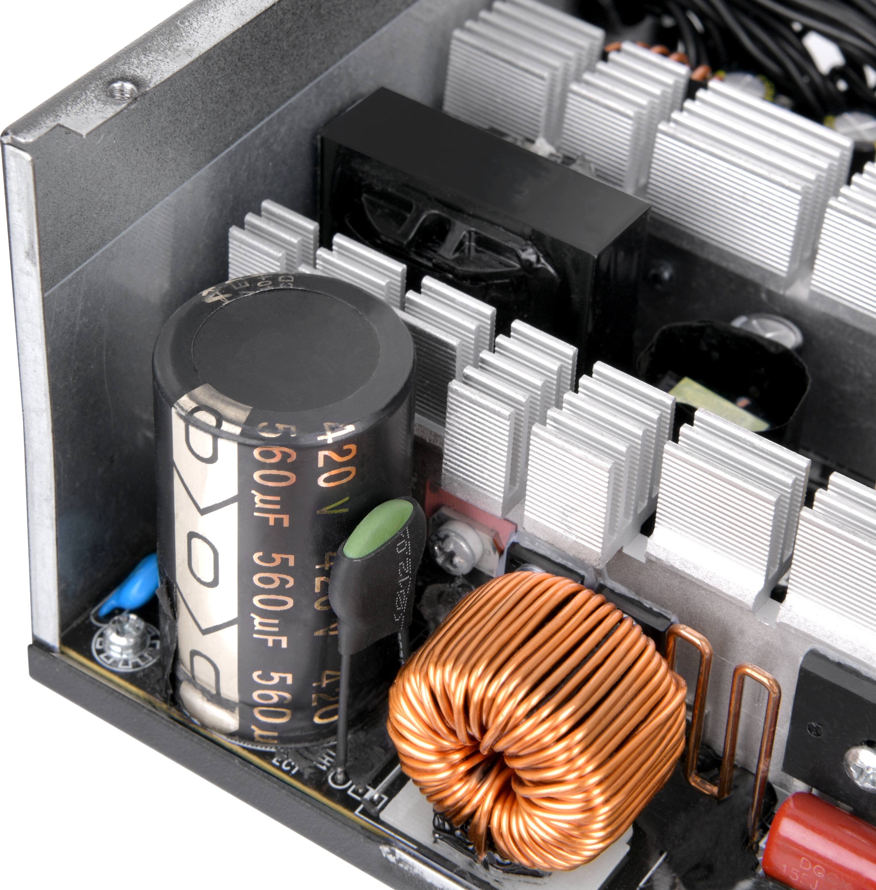 The text on the image reads: "01 CO 560F 420V N a I I o D O 560uF 560 420 42VV = 2S i i mng ECT CHI 155J DG."