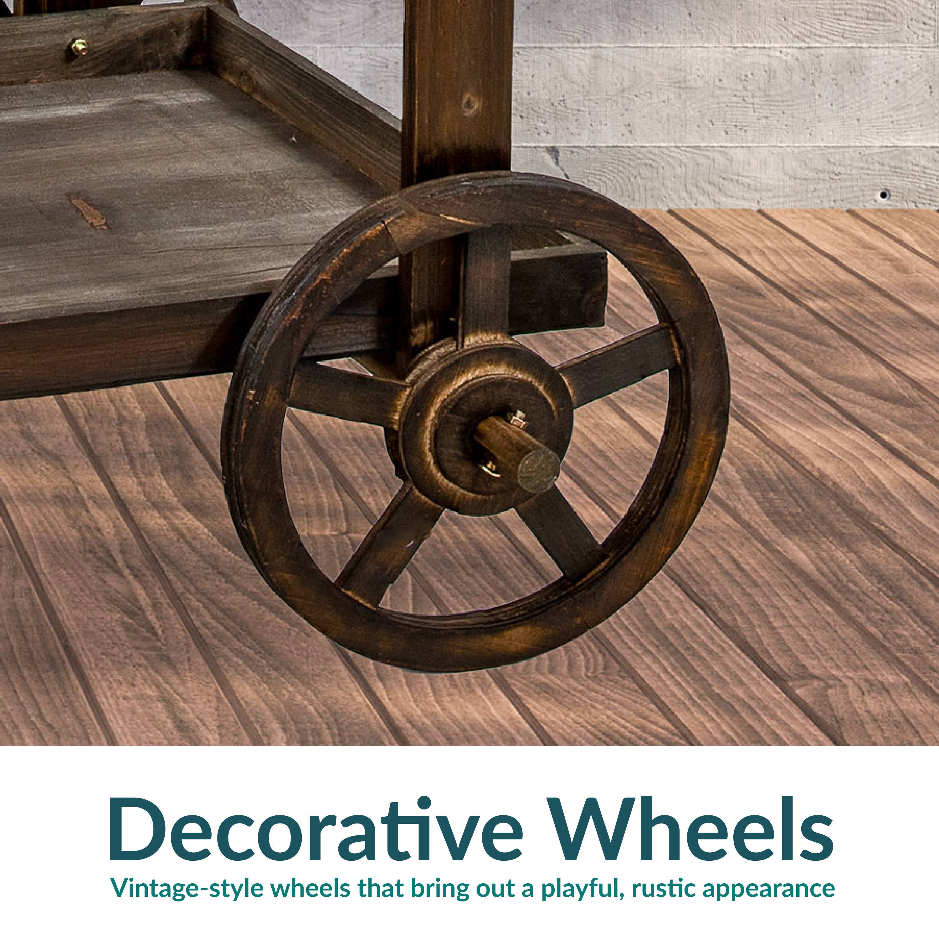 Decorative Wheels  
Vintage-style wheels that bring out a playful, rustic appearance
