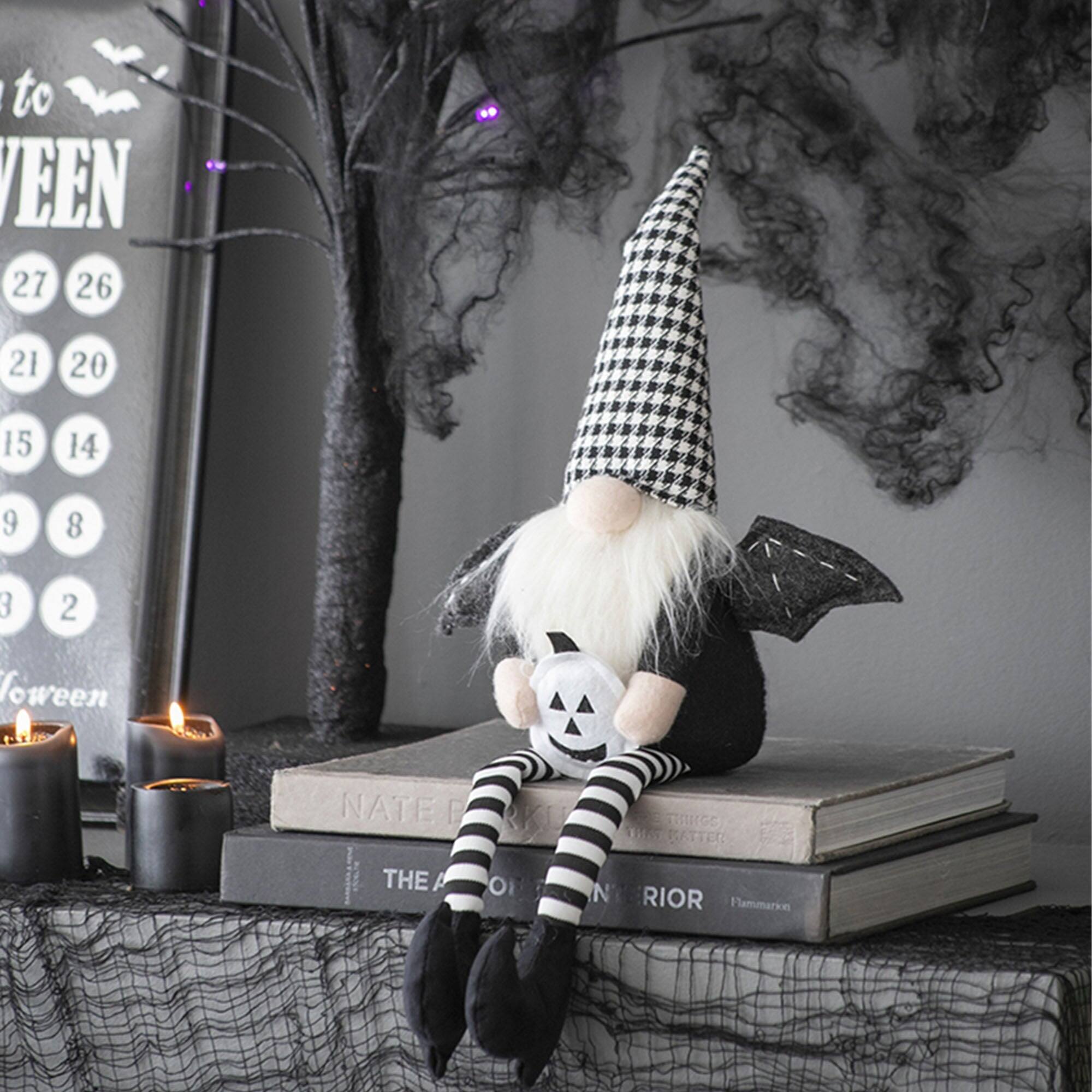 Sure, here is the corrected and grouped text from the image:

- "to Halloween"
- "27 26 21 20 15 14 9 8 3 2"
- "Halloween"
- "NATE P"
- "THE A"
- "RIOR"
- "Flammarion"