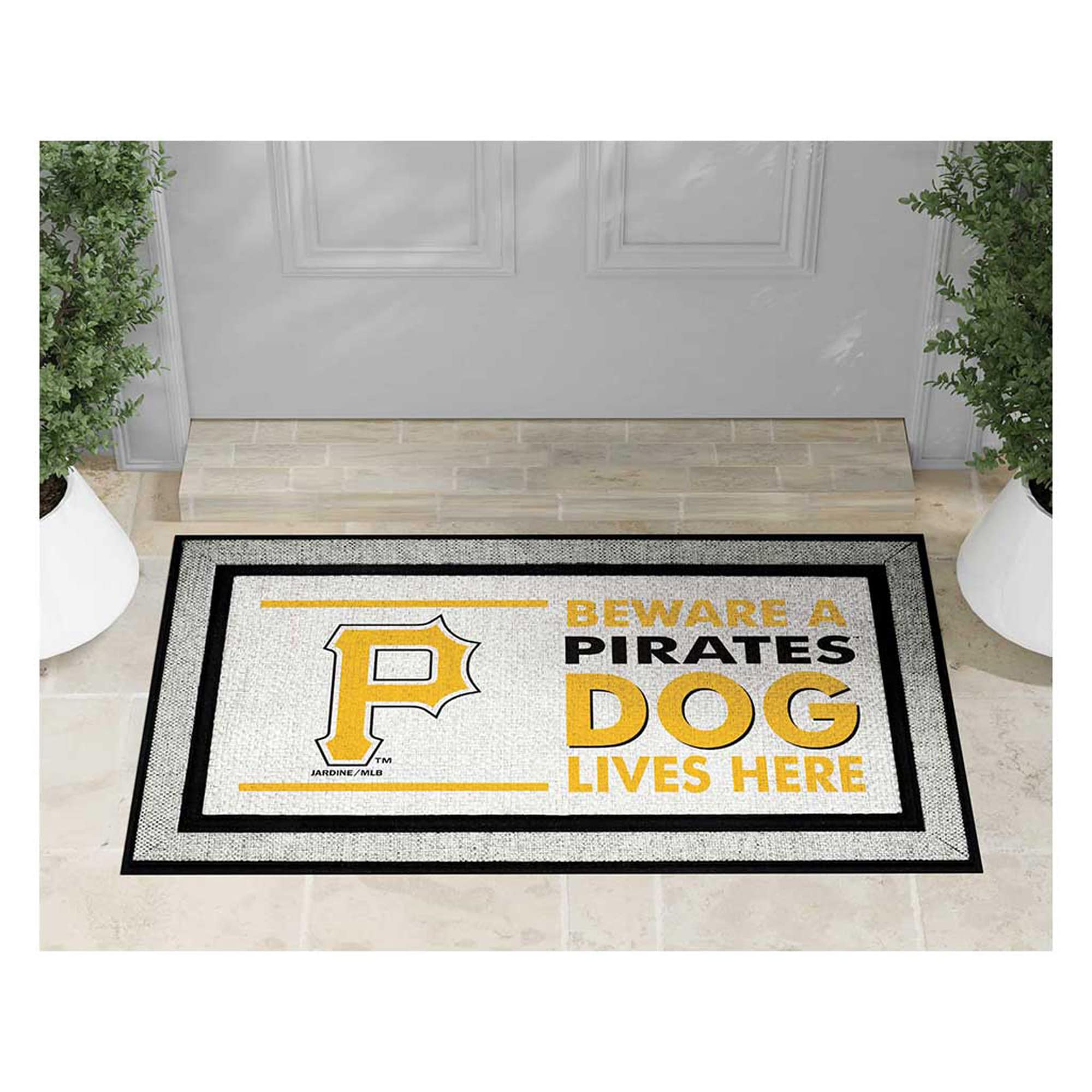 BEWARE A PIRATES DOG LIVES HERE