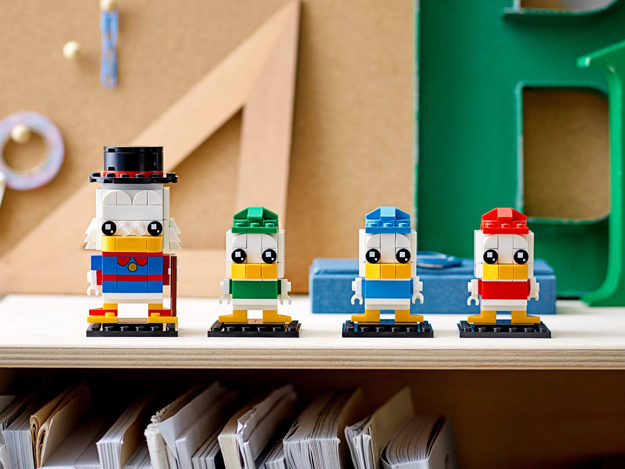 Alt View 2. LEGO - LEGO BrickHeadz: Disney Ducktales [Scrooge McDuck, Huey, Dewey & Louie #40477].