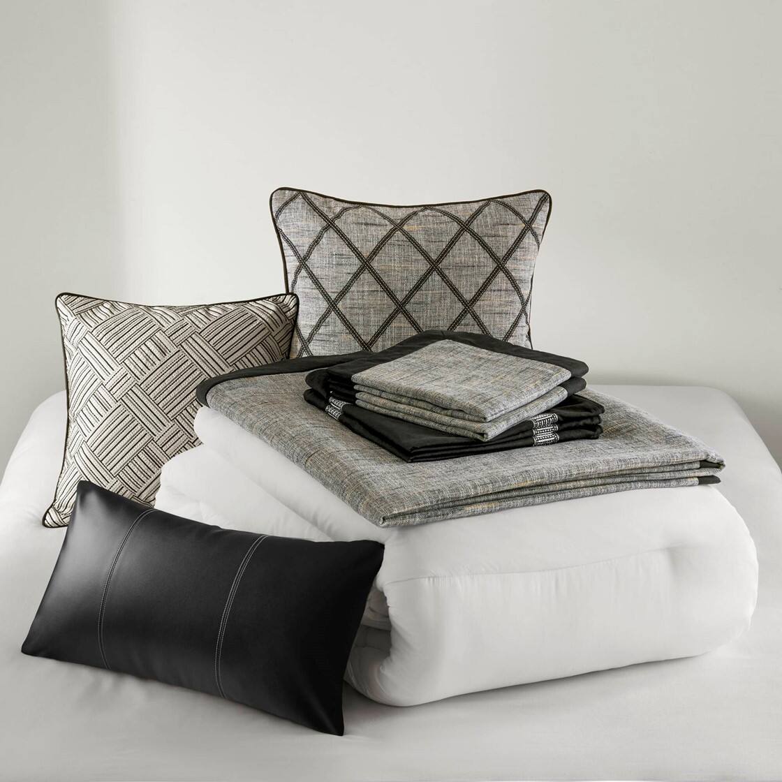 Alt View 3. Gracie Mills - Gracie Mills 8-Piece Redman Luxury Comforter Set - Gray.