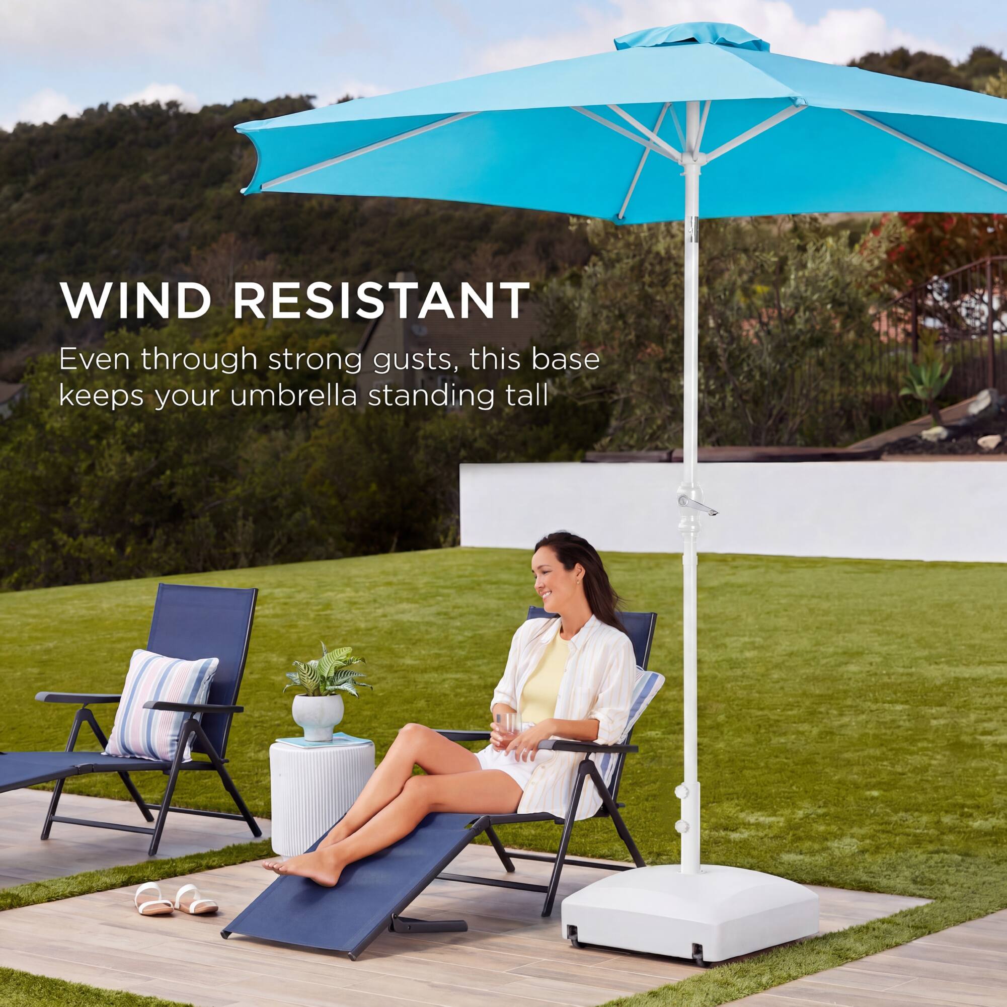 WIND RESISTANT  
Even through strong gusts, this base keeps your umbrella standing tall