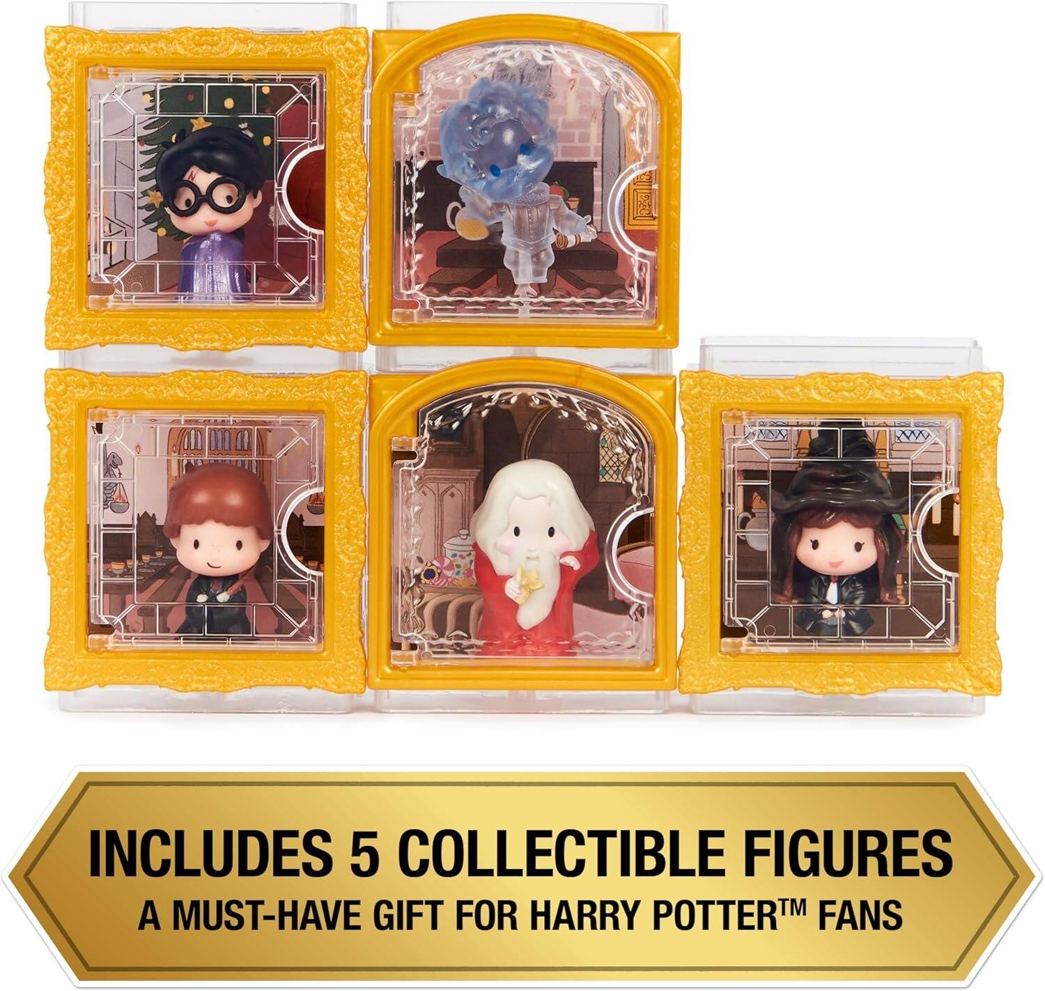 INCLUDES 5 COLLECTIBLE FIGURES  
A MUST-HAVE GIFT FOR HARRY POTTER™ FANS