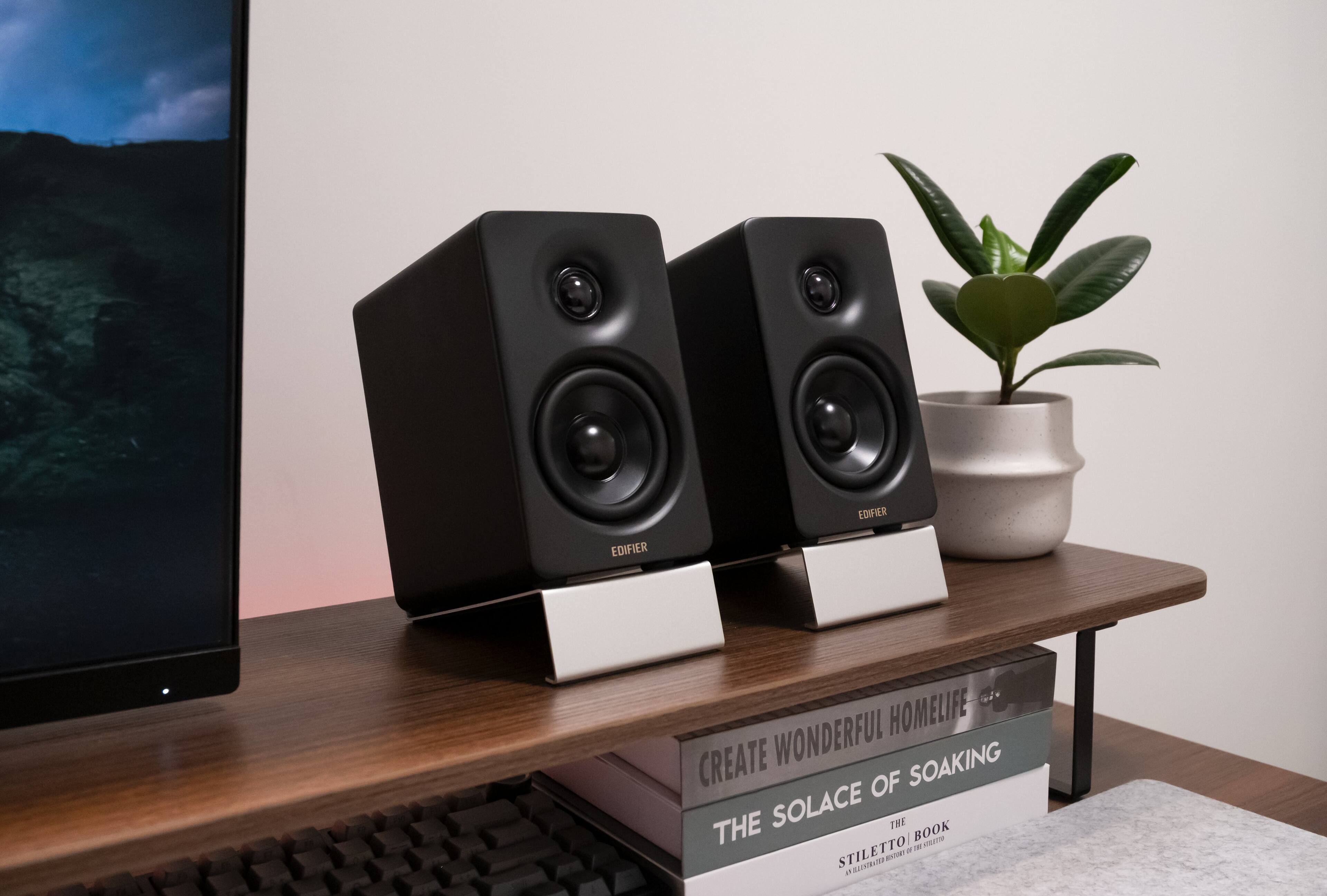 Edifier M60 Compact Desktop 2.0 Speakers (Pair) Black M60