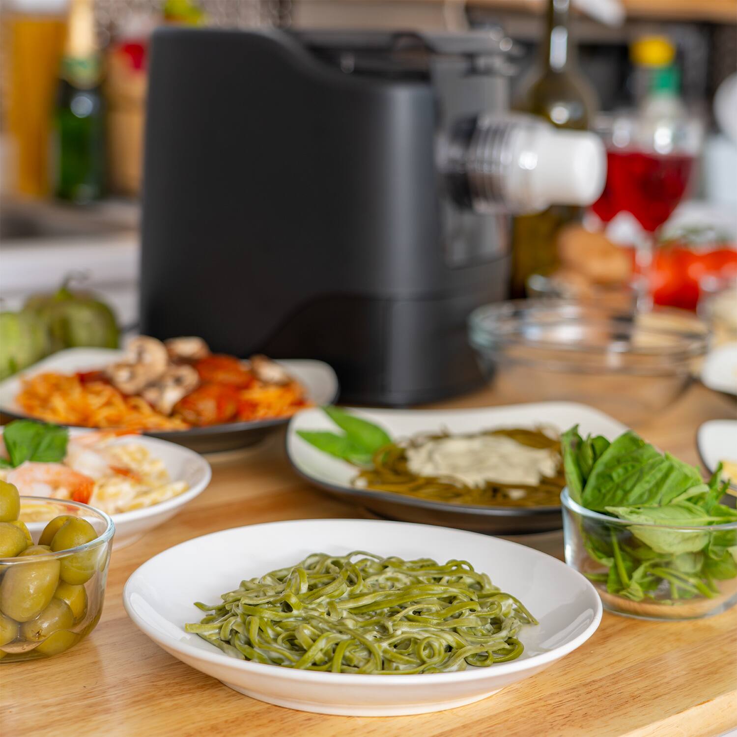Alt View 3. Deco Chef - Automatic Pasta Maker, 13 Pasta Types, Ready in 15 Minutes, Dishwasher Safe PST01BLK - Black.