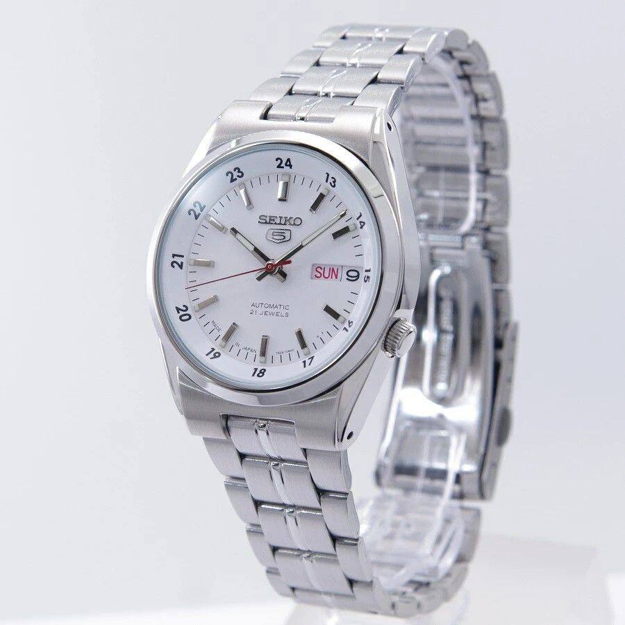 22 21 20 24 23 13 SEIKO 14 5 SUN 9 5 AUTOMATIC 21 JEWELS 6 19 18 17

Corrected text from the image:
22 21 20 24 23 13 SEIKO 14 5 SUN 9 5 AUTOMATIC 21 JEWELS 6 19 18 17