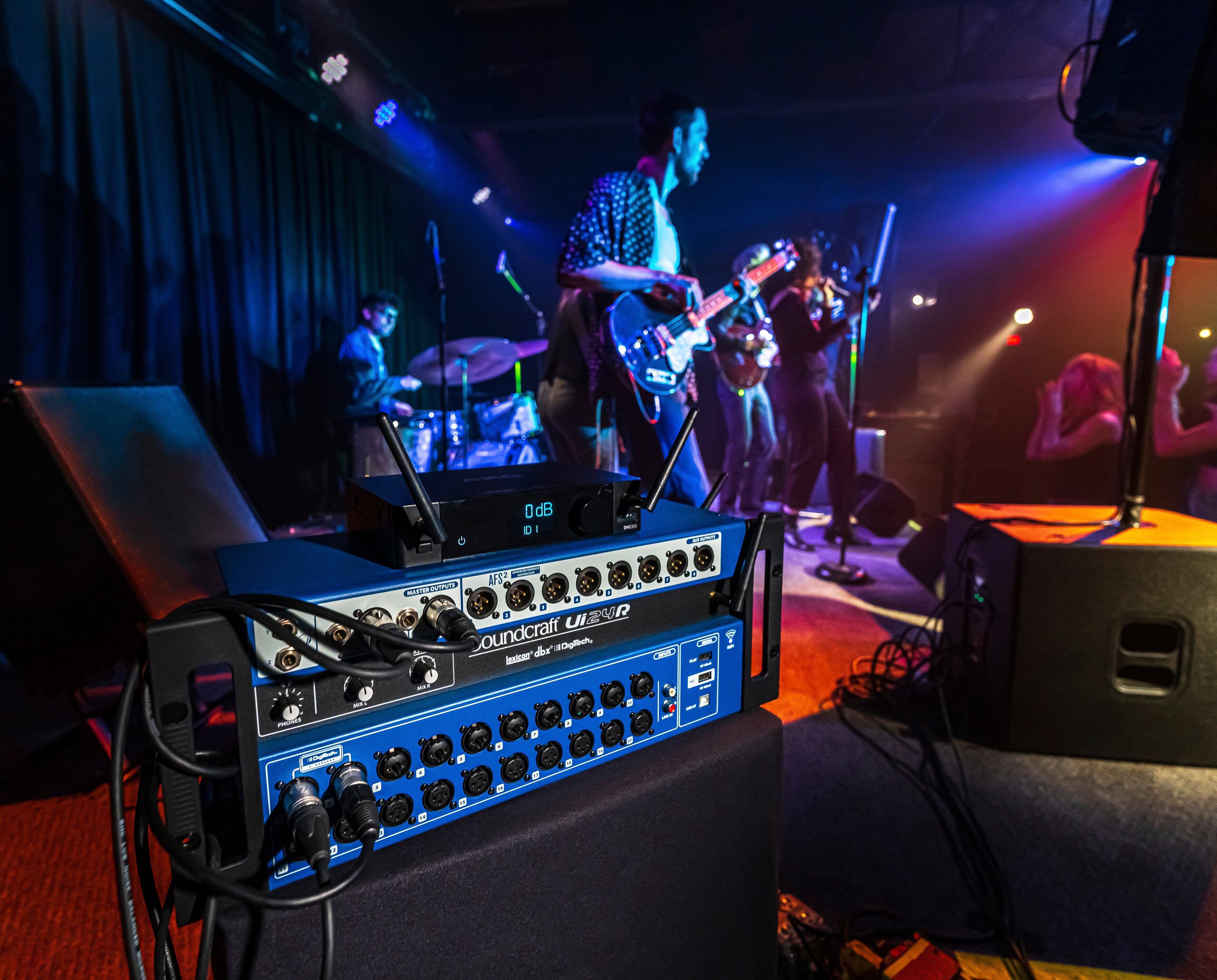 The text on the image reads: "0dB DI I - 100 Hz - 20 kHz, 100V RMS, 100mV RMS, 100mV RMS, 100mV RMS, 100mV RMS, 100mV RMS, 100mV RMS, 100mV RMS, 100mV RMS, 100mV RMS, 100mV RMS, 100mV RMS, 100mV RMS, 100mV RMS, 100mV RMS, 100mV RMS, 100mV RMS, 100mV RMS, 100mV RMS, 100mV RMS, 100mV RMS, 100mV RMS, 100mV RMS, 100mV RMS, 100mV RMS, 100mV RMS, 100mV RMS, 100mV RMS, 100mV RMS, 100mV RMS, 100mV RMS, 100mV RMS, 100mV RMS, 100mV RMS, 100mV RMS, 100mV RMS, 100mV RMS, 100mV RMS, 100mV RMS, 100mV RMS, 100mV RMS, 100mV RMS, 100mV RMS, 100mV RMS, 100mV RMS, 100mV RMS, 100mV RMS, 100mV RMS, 100mV RMS, 100mV RMS, 100mV RMS, 100mV RMS, 100mV RMS, 100mV RMS,