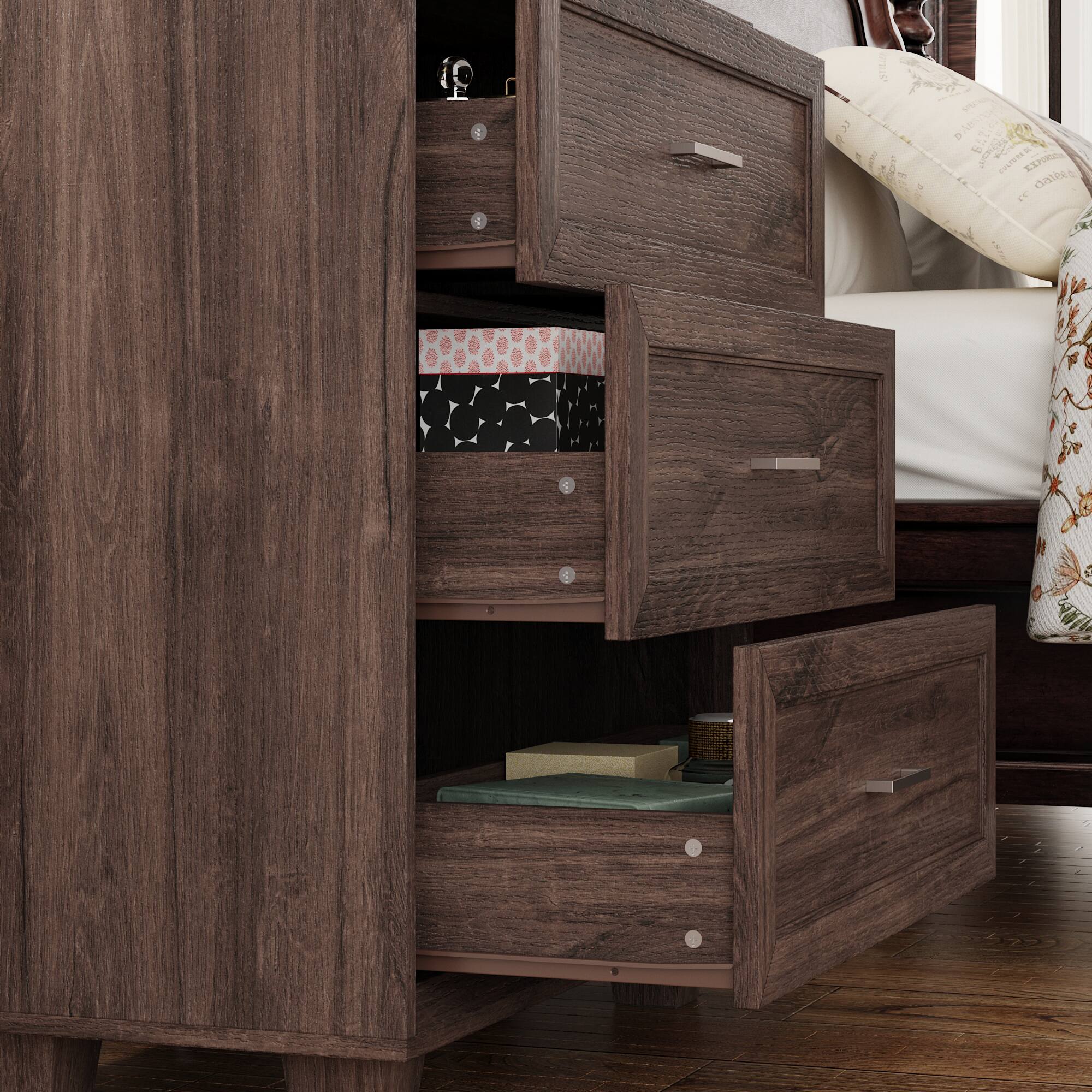 The text on the image is "CLTONLR datees".