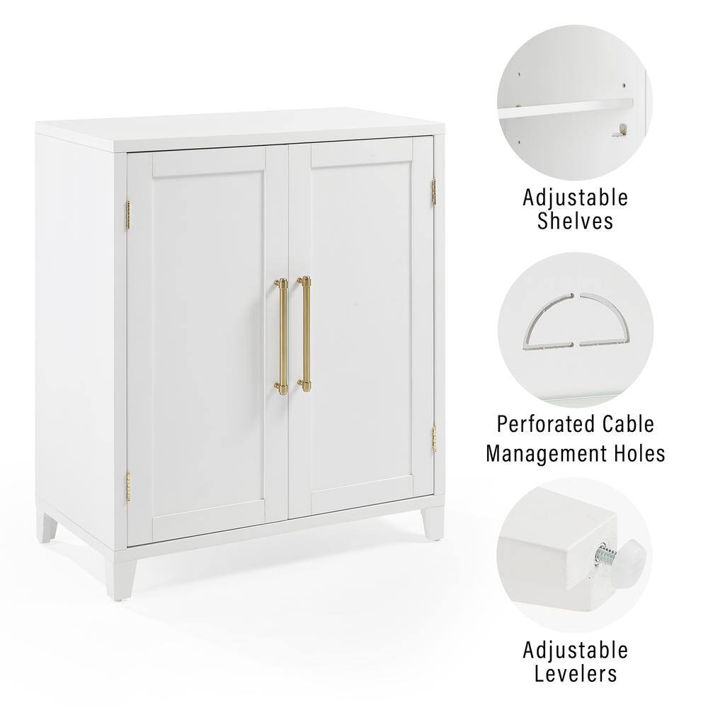 Adjustable Shelves  
Perforated Cable Management Holes  
Adjustable Levelers