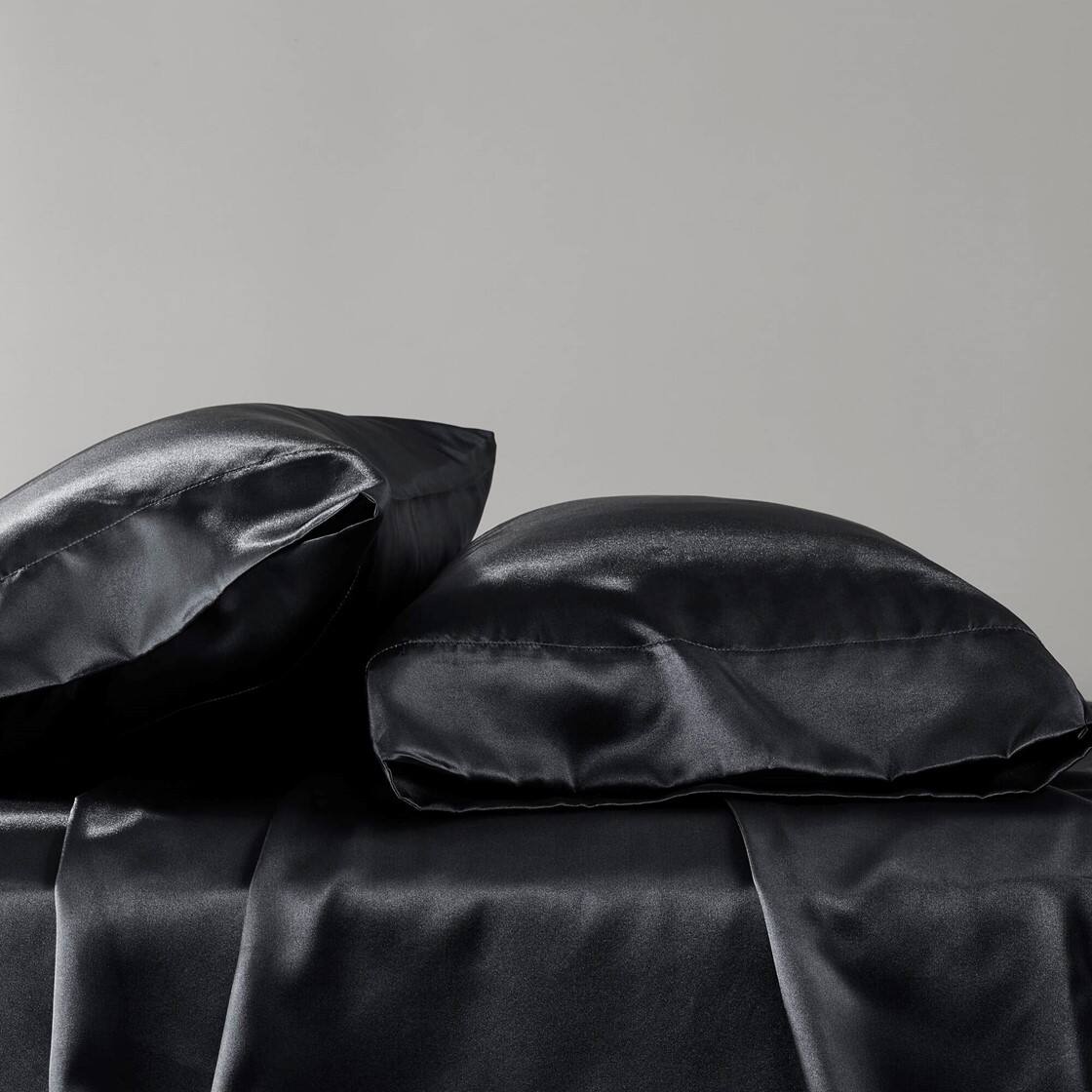 Alt View 3. Gracie Mills - Gracie Mills Coralie 6-Piece Wrinkle-free Satin Sheet Set - Black.