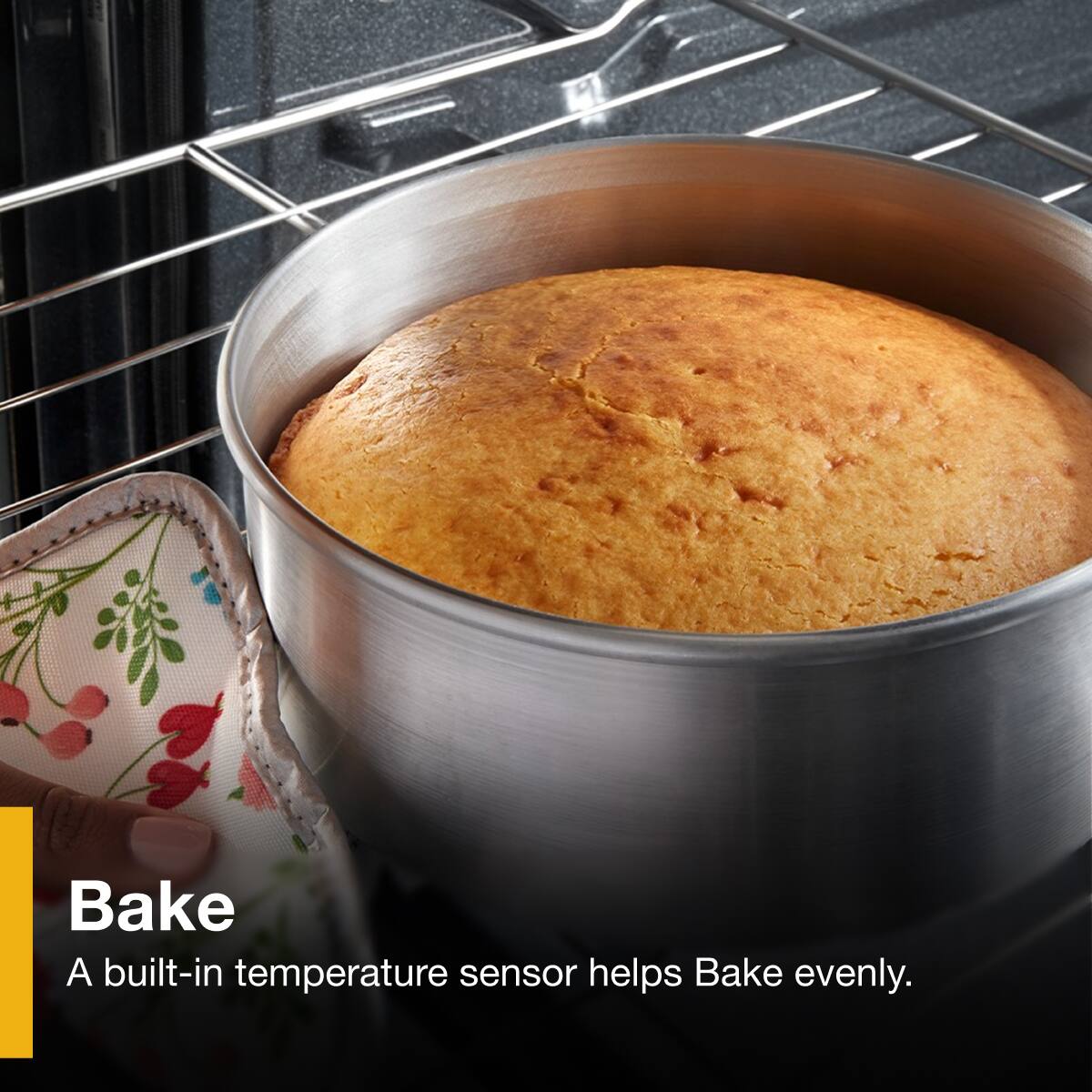 Bake  
A built-in temperature sensor helps Bake evenly.