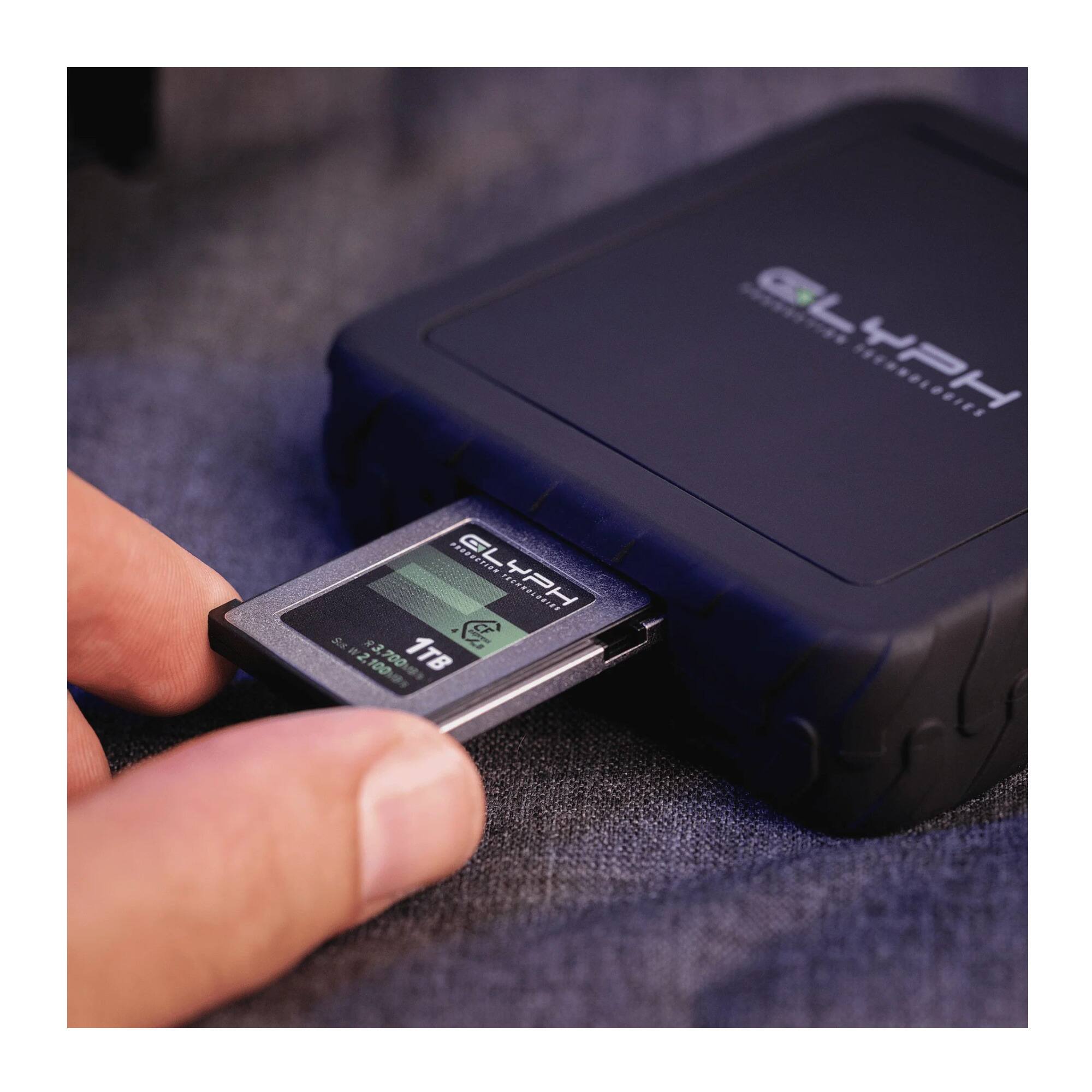 GLYPH TECHNOLOGIES
1TB
3.700m