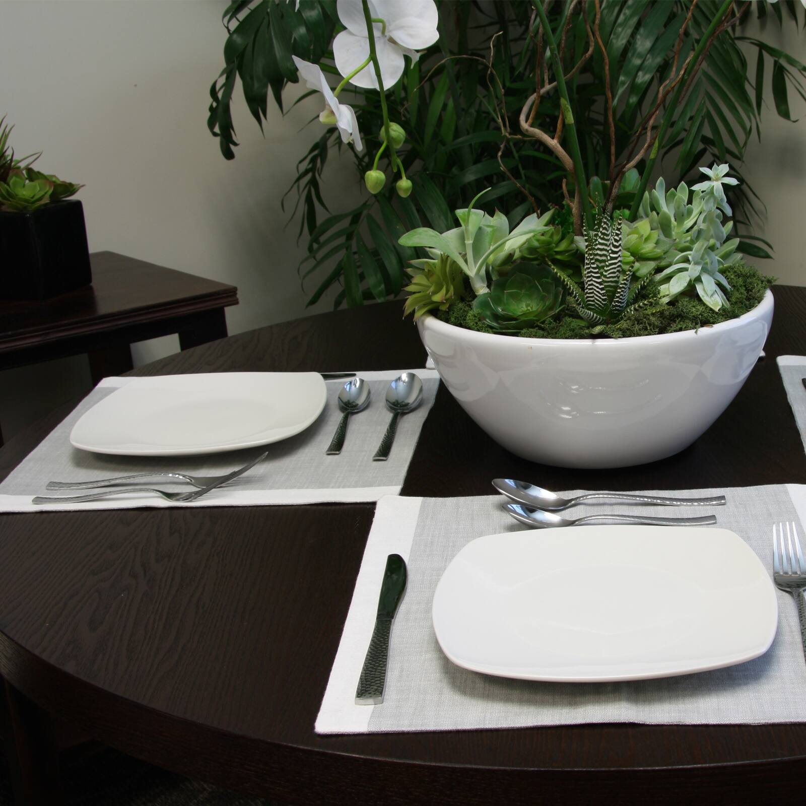 Alt View 2. Gibson - Gibson Royal Brighton 20 Piece Flatware Set - Silver.