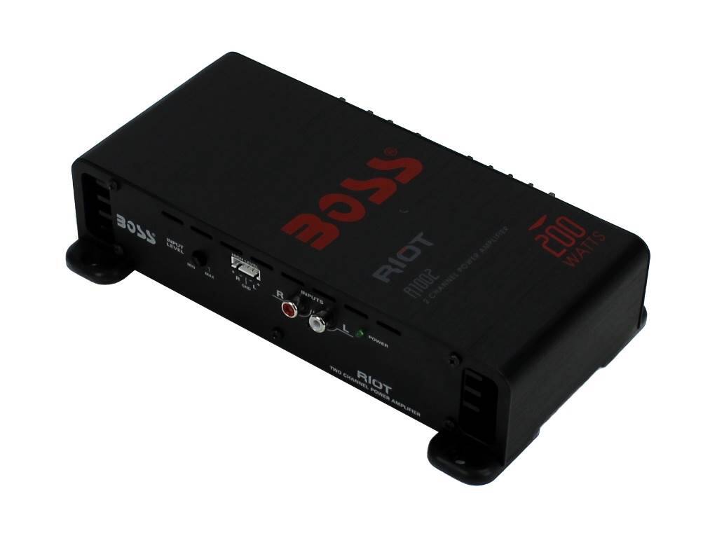 BOSS RIOT  
200 WATTS  
THREE CHANNEL POWER AMPLIFIER