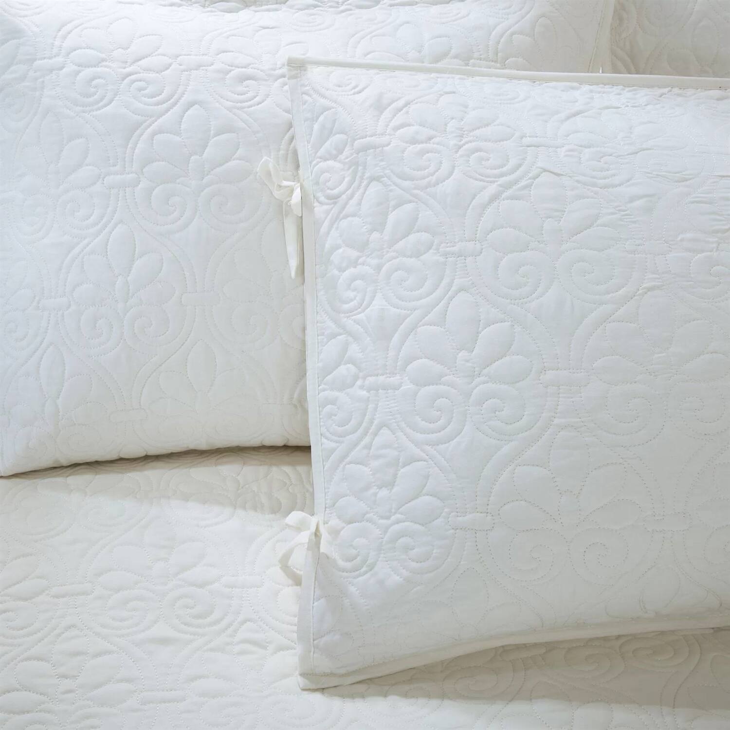 Alt View 1. Hivvago - 6-Piece Farmhouse Country Cottage Quilted White Reversible Daybed Cover Set - White.