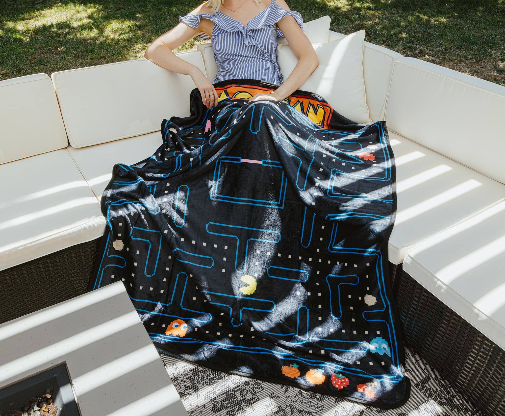 Toynk PAC MAN Classic Maze 45 x 60 Inch Throw Blanket Black/Yellow